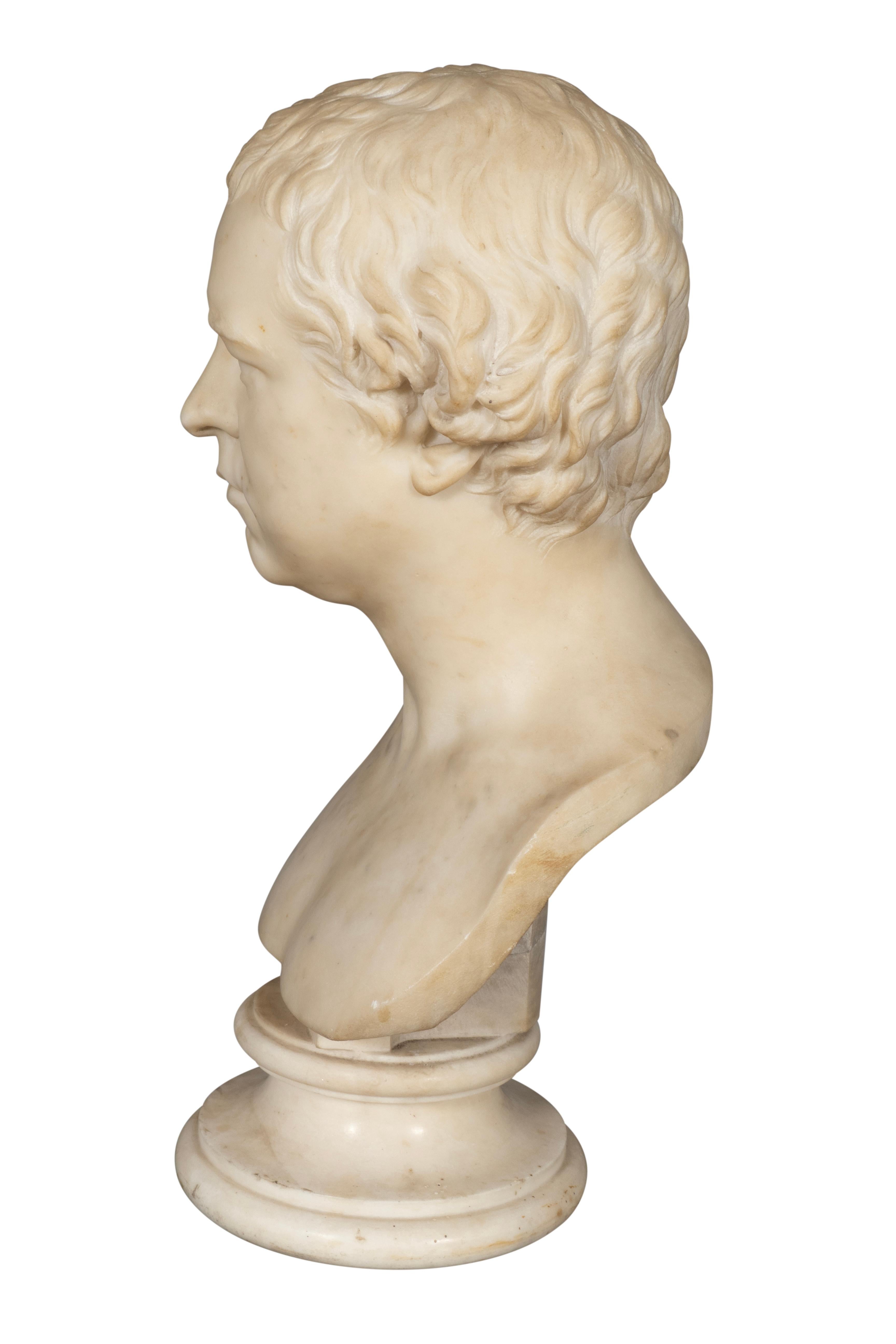 Busto italiano de mármol de Carrara de caballero Mediados del siglo XIX en venta