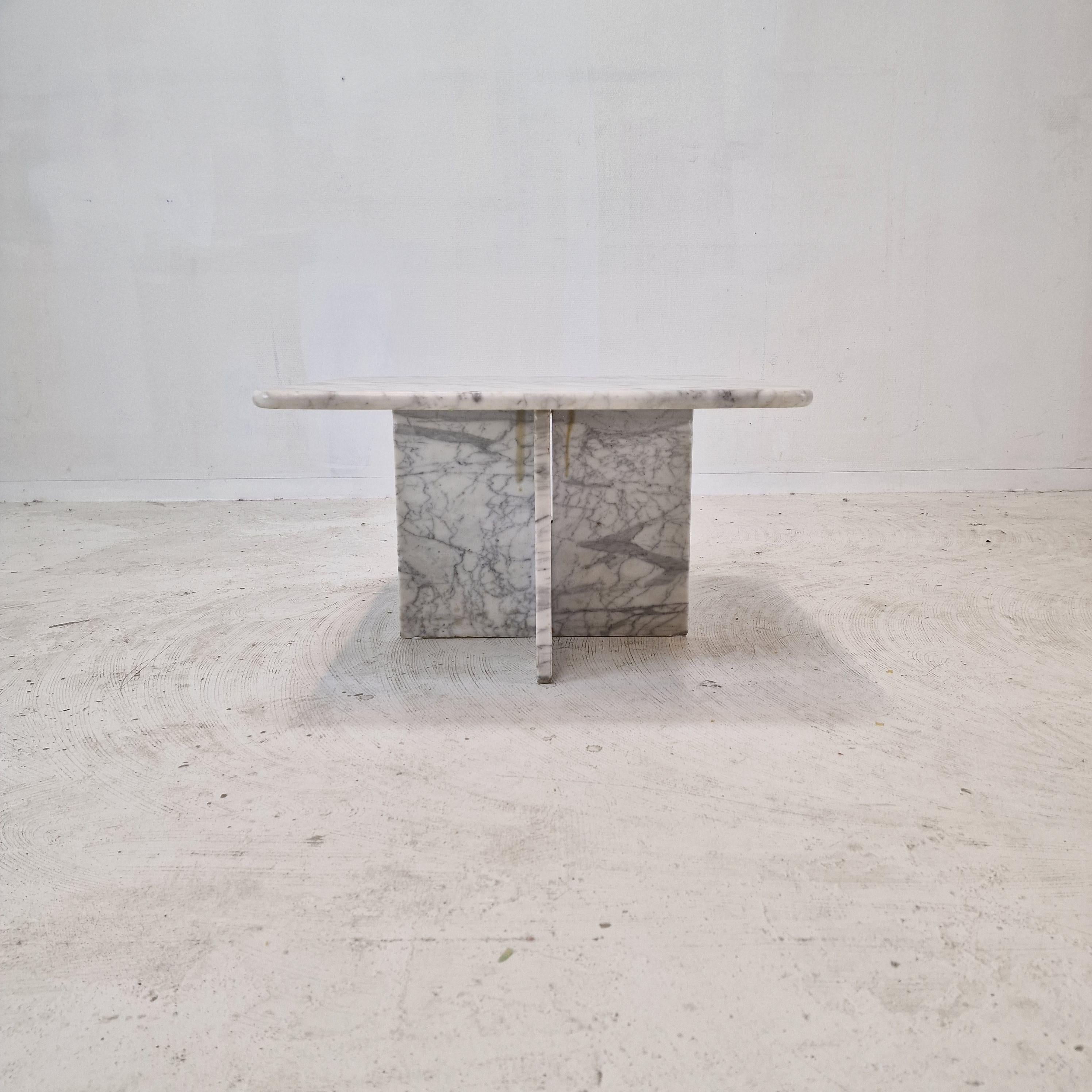 Italian Carrara Marble Coffee Table, 1980s For Sale 4