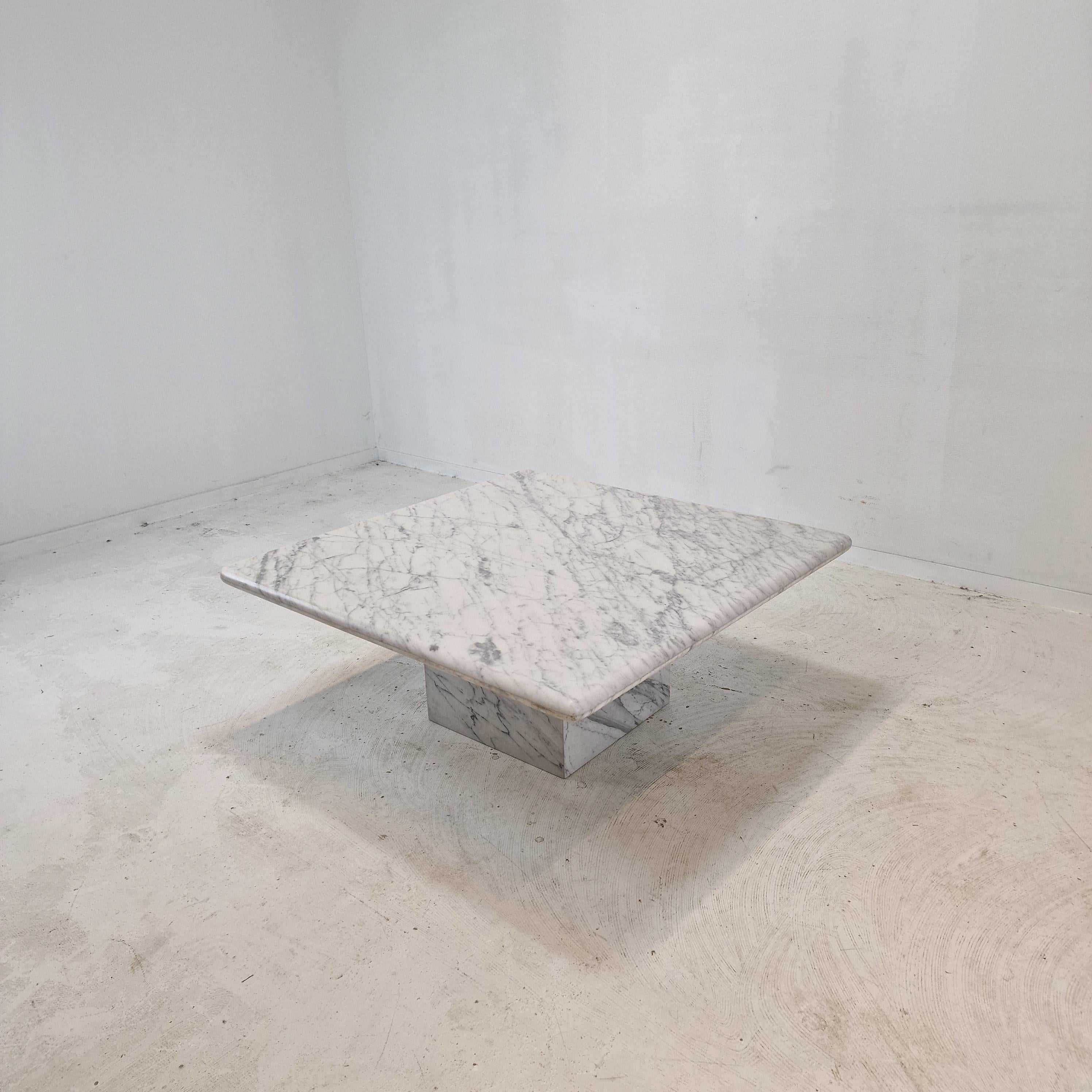 Hand-Crafted Italian Carrara Marble Coffee Table, 1980s For Sale