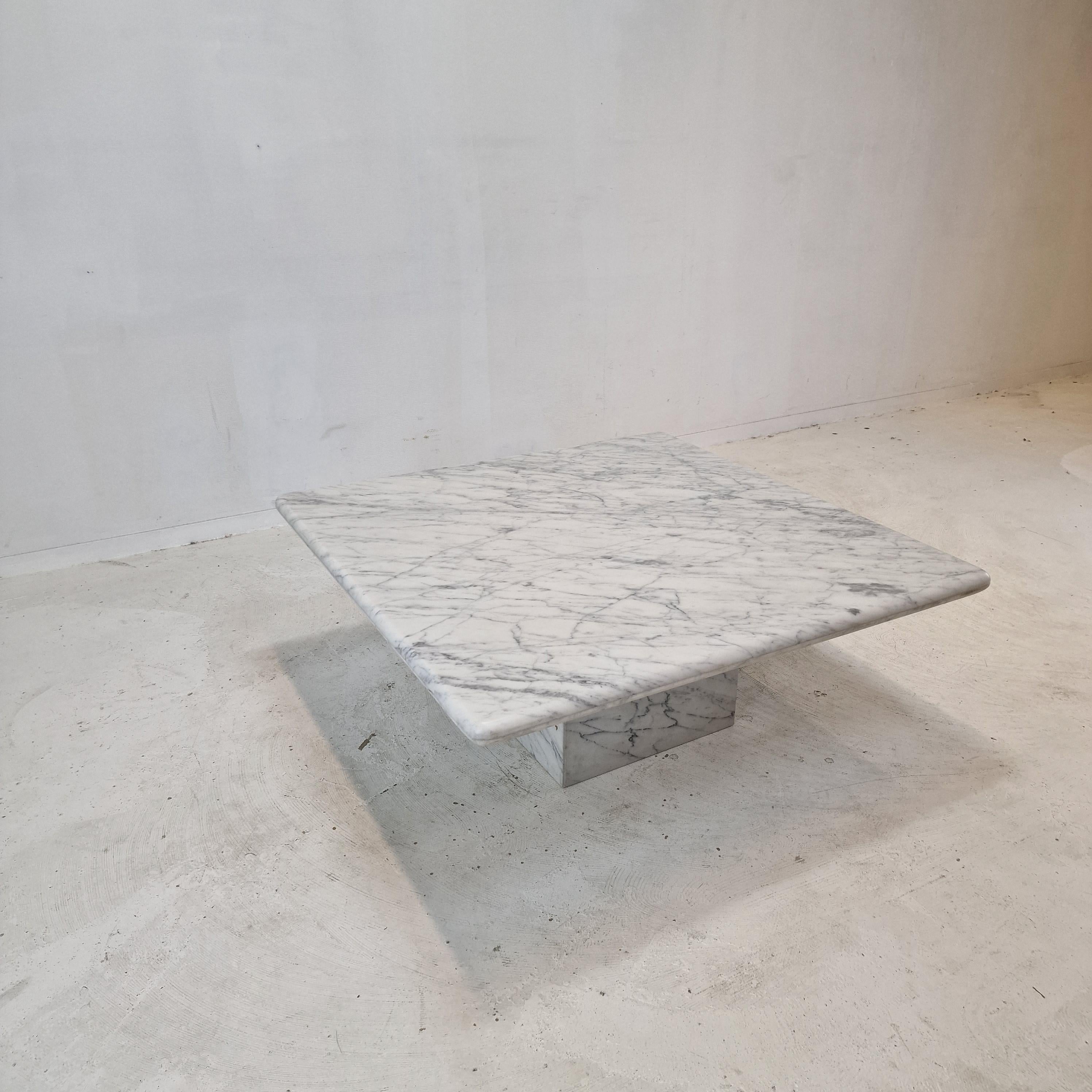 Italian Carrara Marble Coffee Table, 1980s In Good Condition For Sale In Oud Beijerland, NL