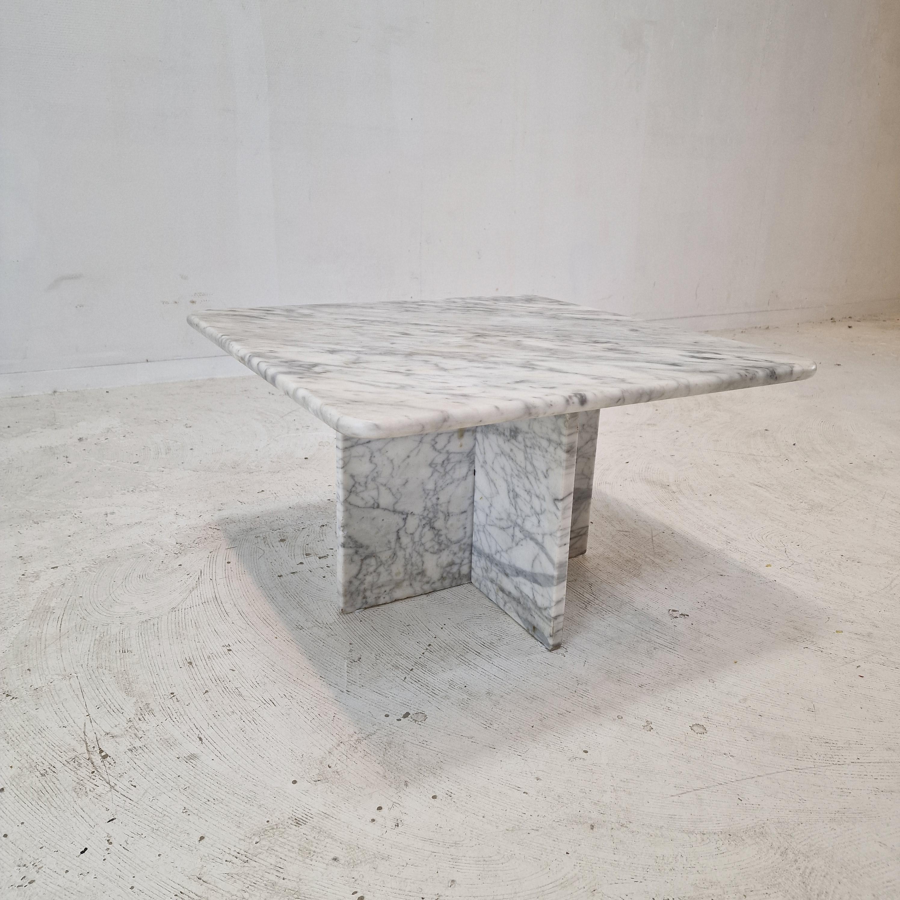 Italian Carrara Marble Coffee Table, 1980s For Sale 1