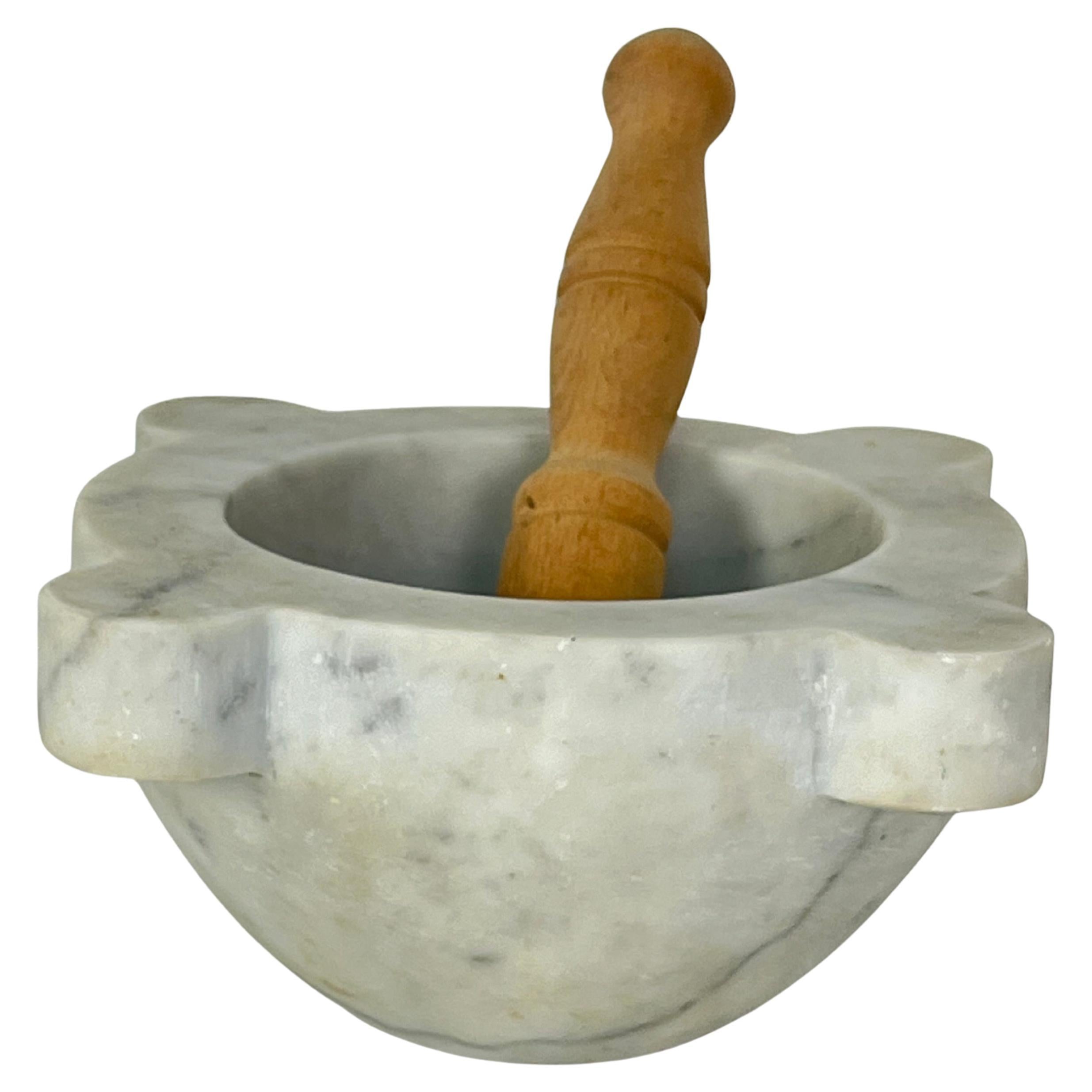 Mortier italien en marbre de Carrare et pilon en bois de hêtre, années 1960