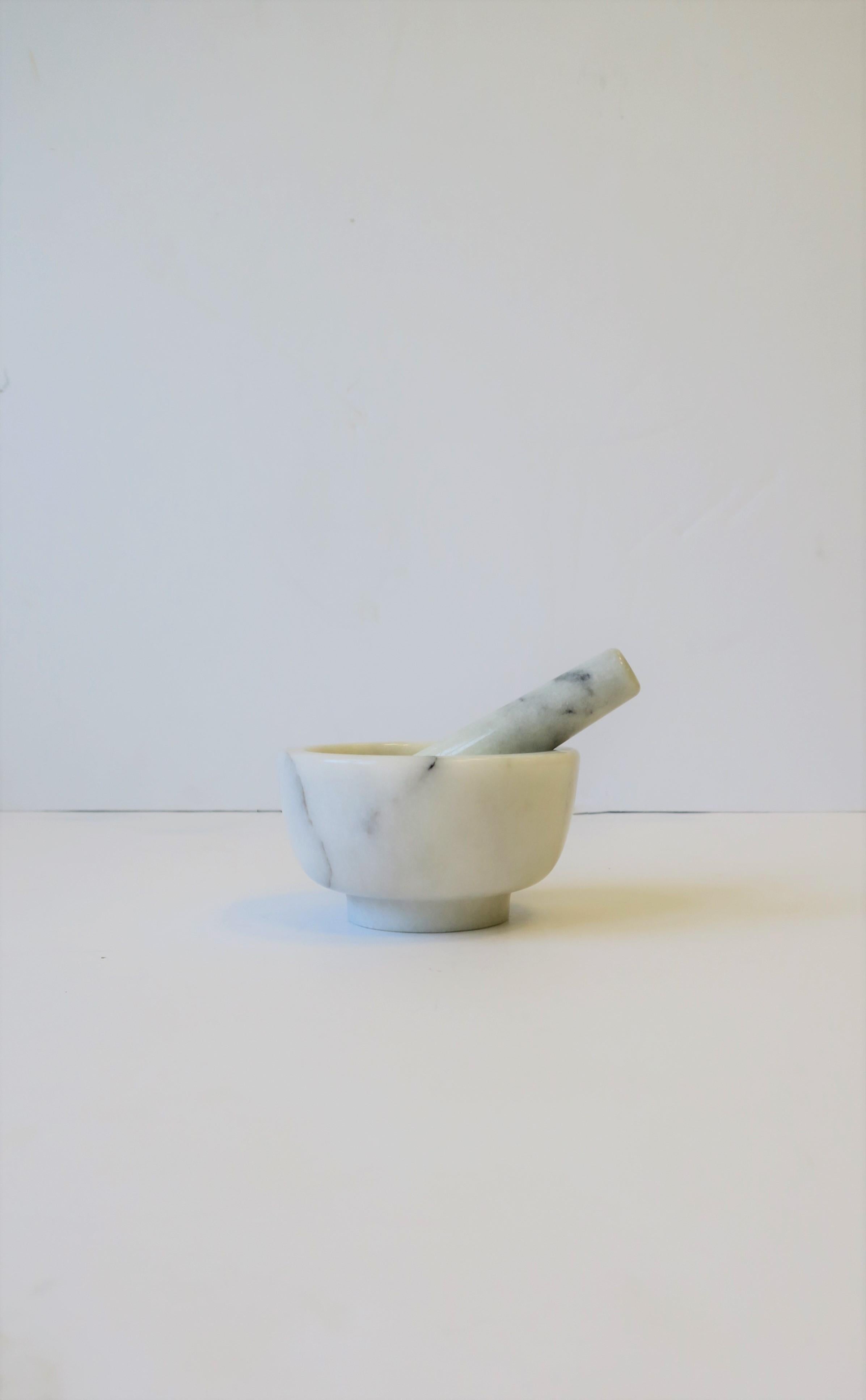 A small, substantial, vintage Italian Carrara marble mortar and pestle, circa late-20th century, Italy. A great kitchen or bar accessory and a necessity. Marble is predominately white with black veining. Piece is well made with marble mortar at 1/2