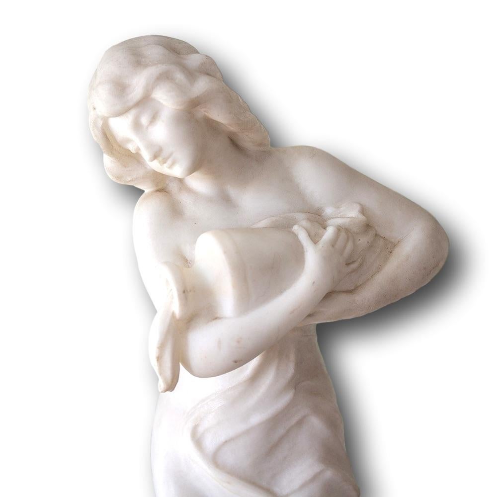 XIXe siècle Nymphe en marbre de Carrare italien  en vente