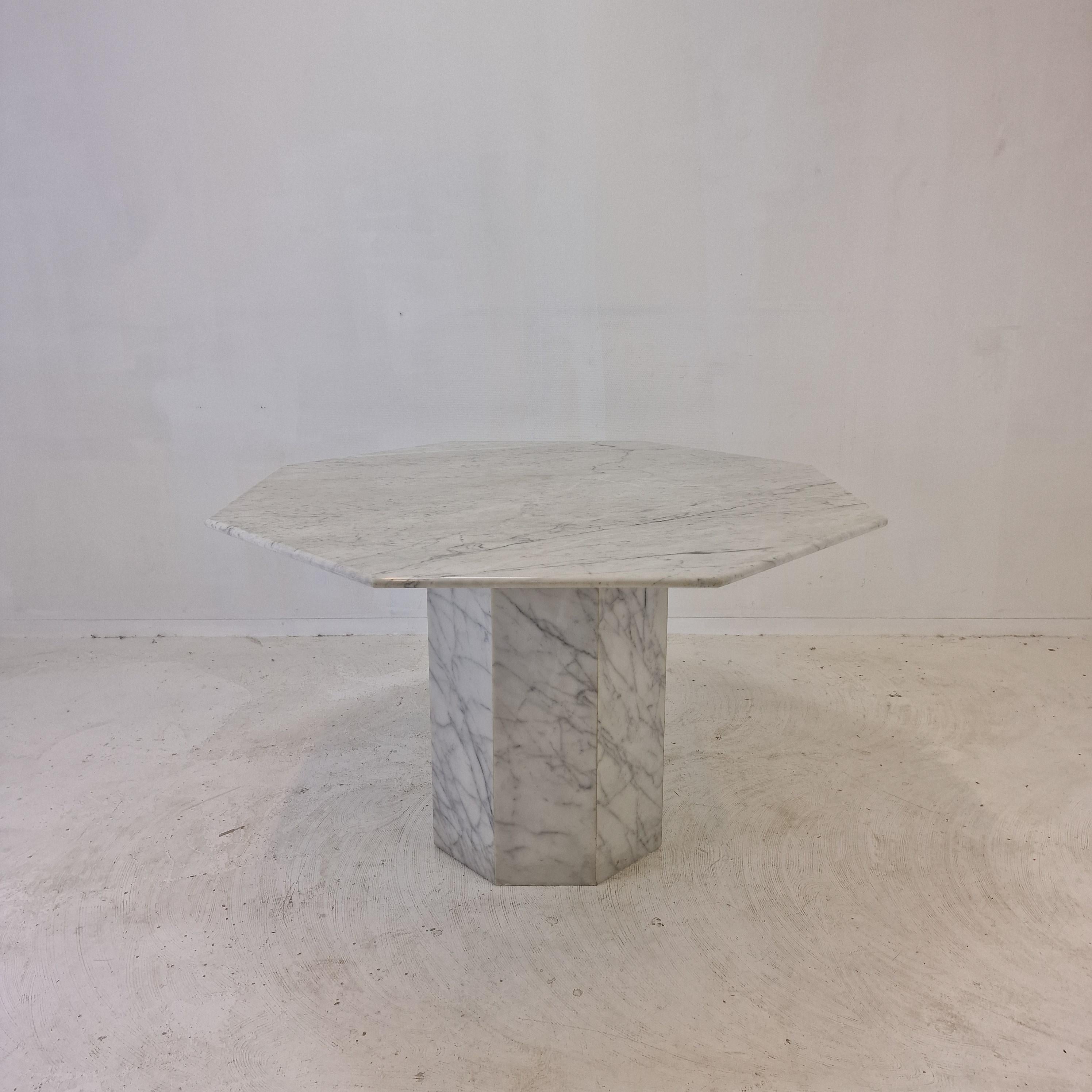 Beautiful Italian octagon dining table, it can also be used outside.
The table is made in the 1968.

It is handcrafted out of very nice Carrara marble. 
The fabulous marble features a very nice pattern of different colors. 

It has the normal traces