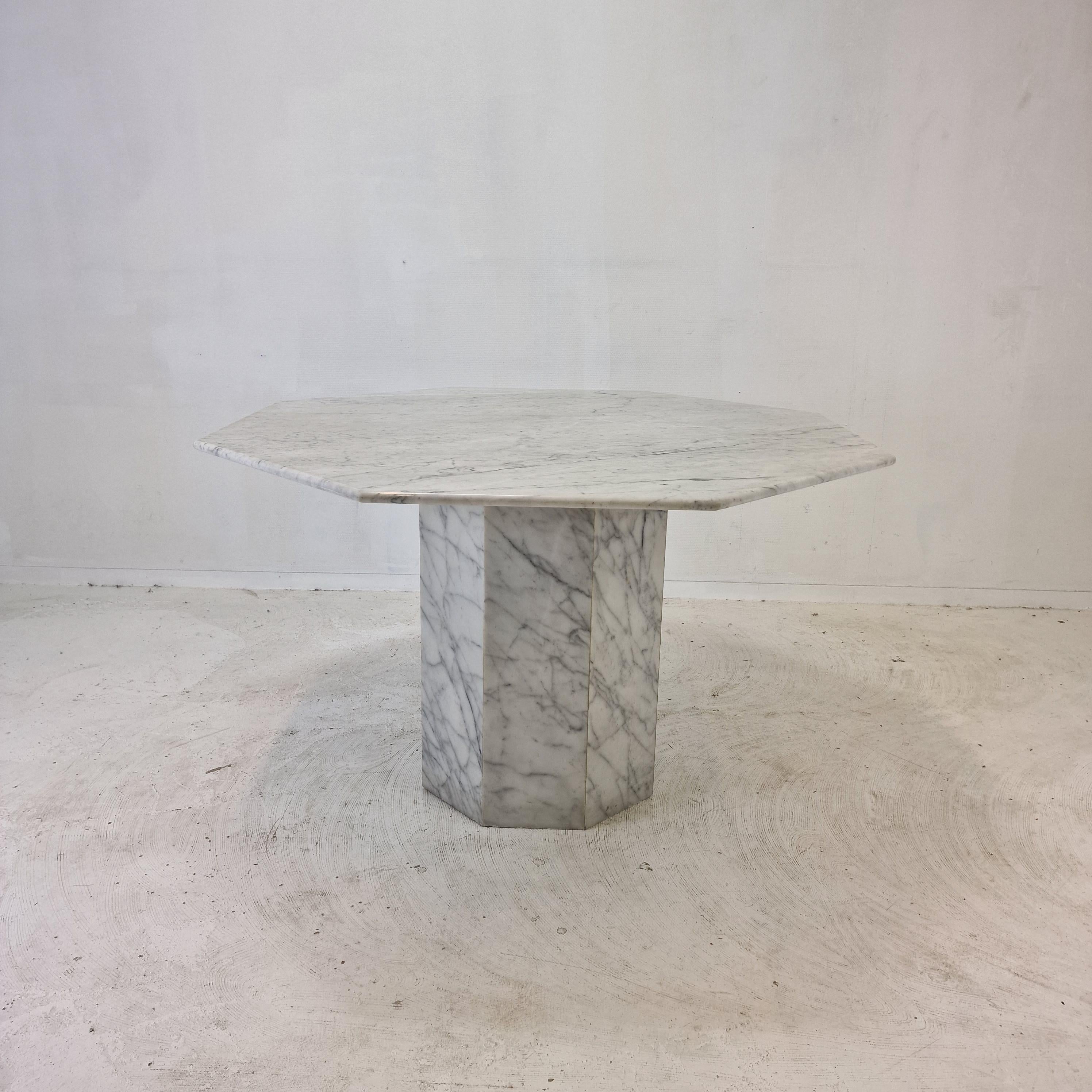Mid-Century Modern Italian Carrara Marble Octagon Garden or Dining Table, 1960s For Sale