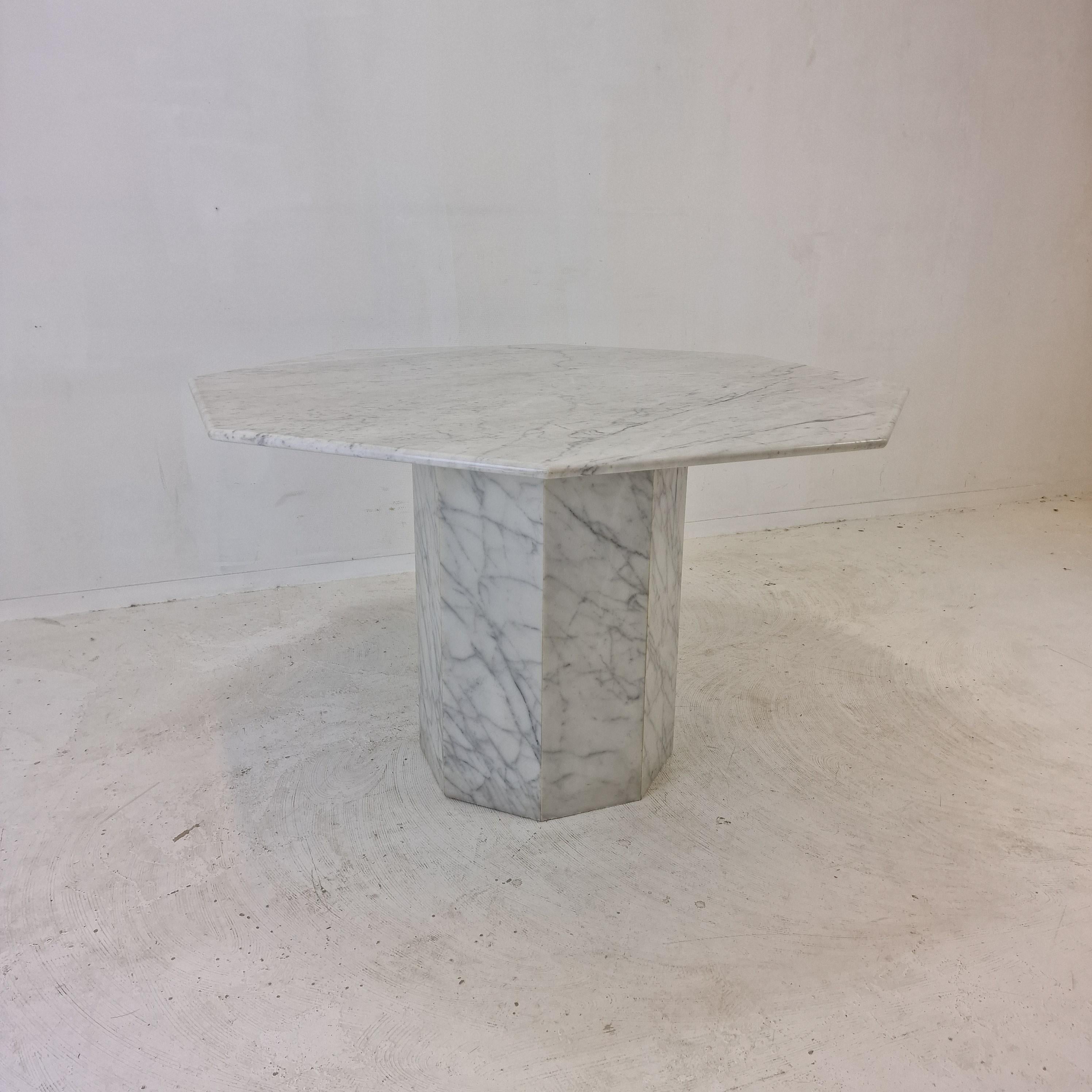 Italian Carrara Marble Octagon Garden or Dining Table, 1960s In Good Condition For Sale In Oud Beijerland, NL