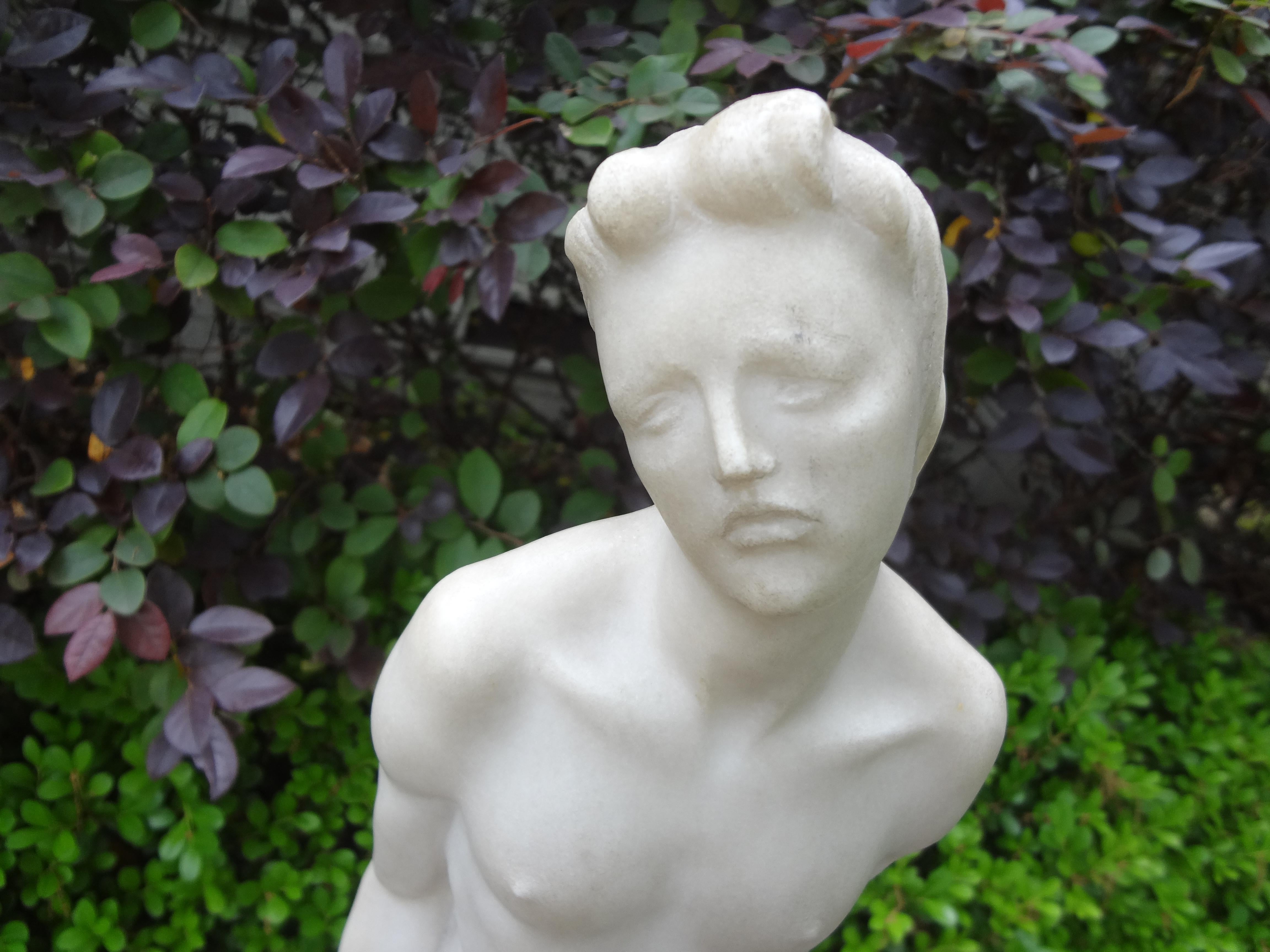 Italiano Scultura italiana in marmo di Carrara firmata Comana in vendita