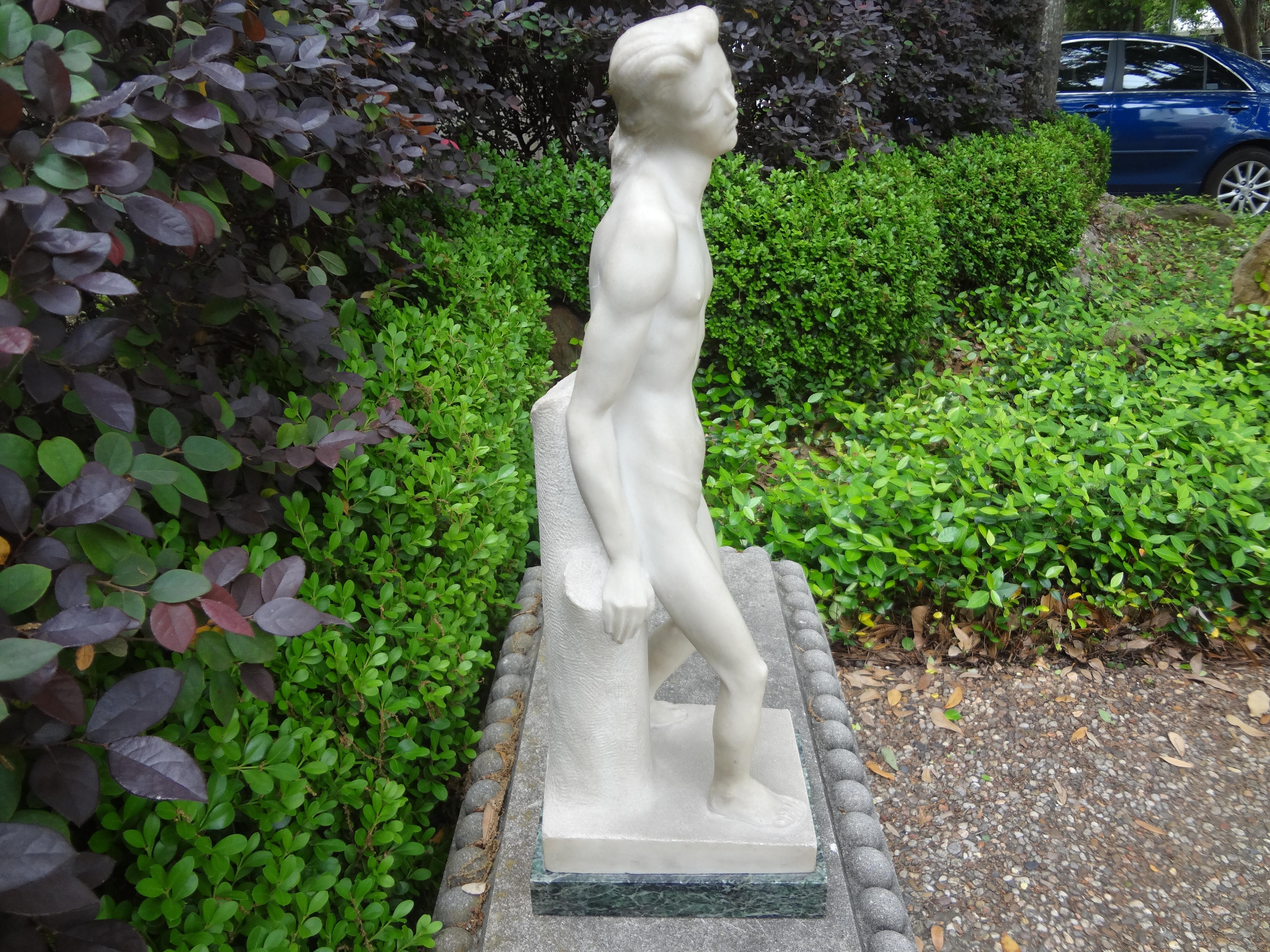 Marmo di Carrara Scultura italiana in marmo di Carrara firmata Comana in vendita