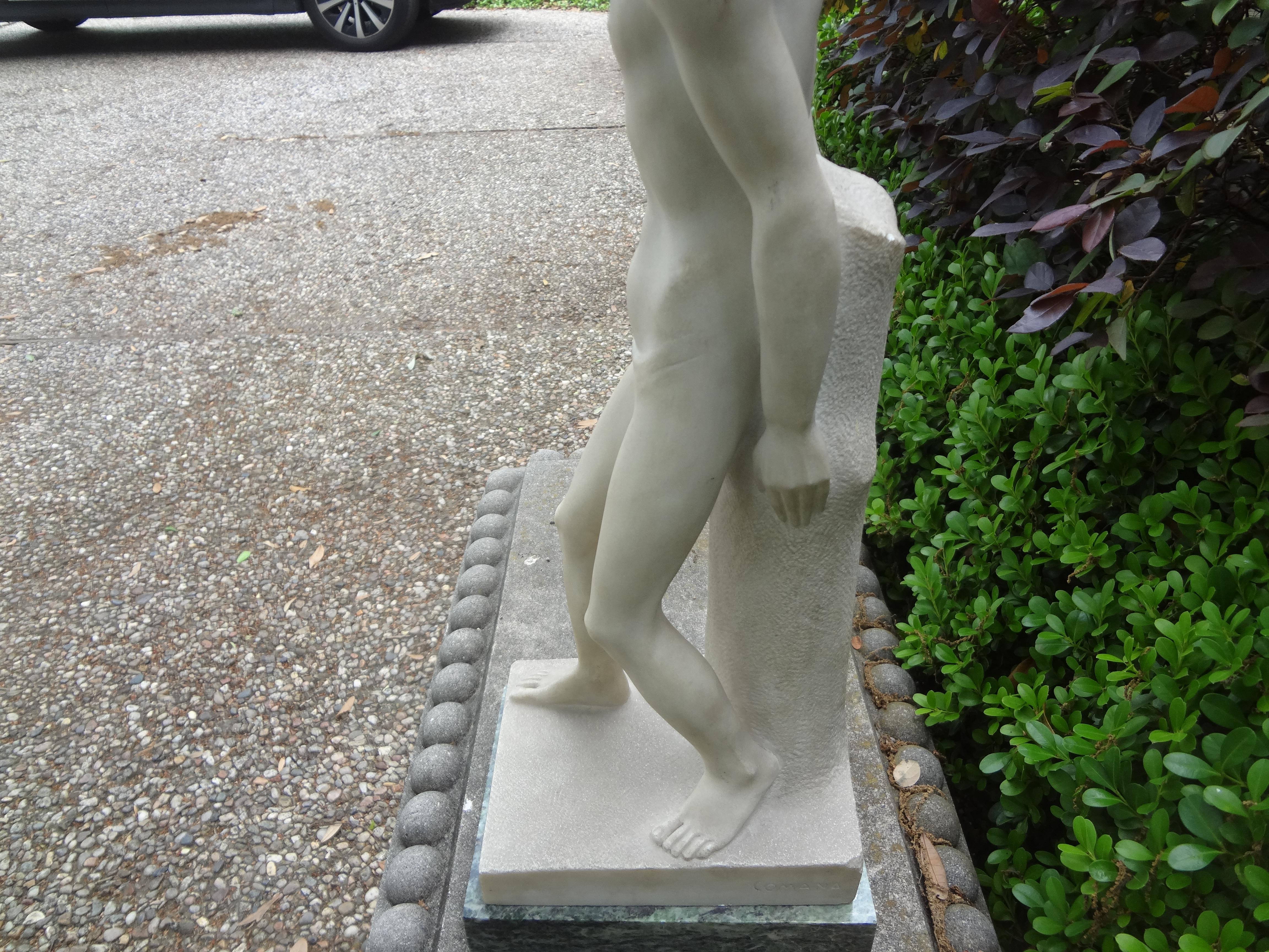 Scultura italiana in marmo di Carrara firmata Comana in vendita 2