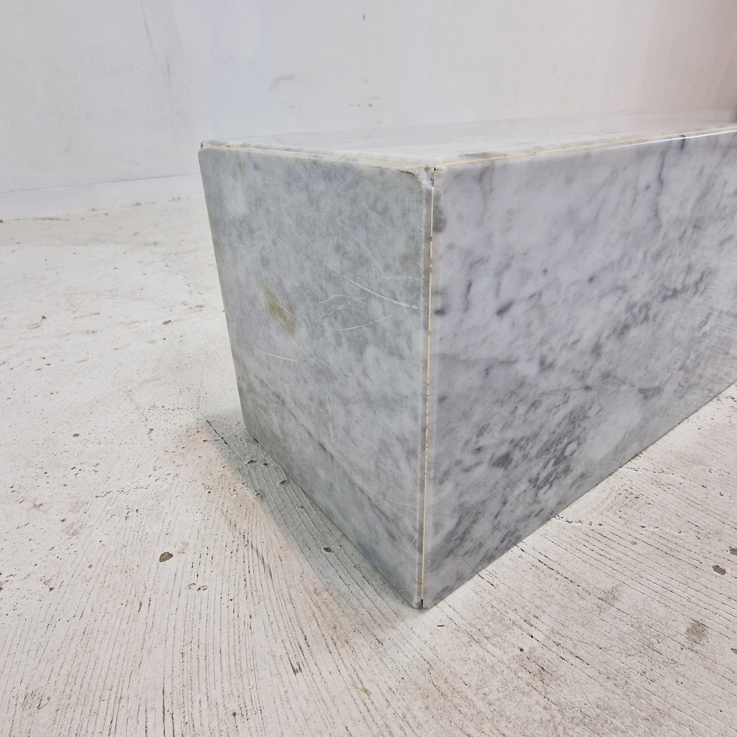 Italienischer Beistelltisch oder Pedestal aus Carrara-Marmor, 1980er Jahre im Angebot 4