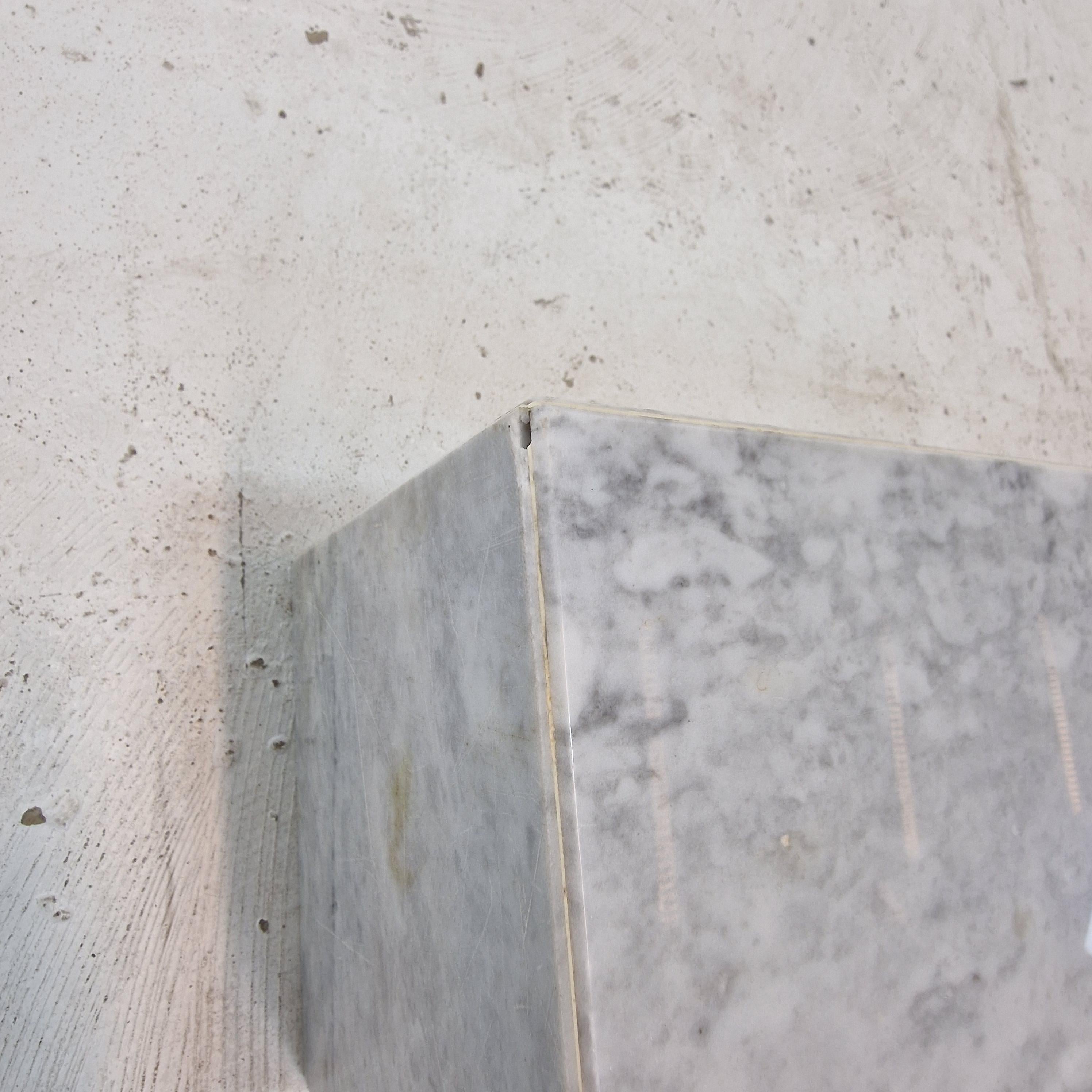 Italienischer Beistelltisch oder Pedestal aus Carrara-Marmor, 1980er Jahre im Angebot 5