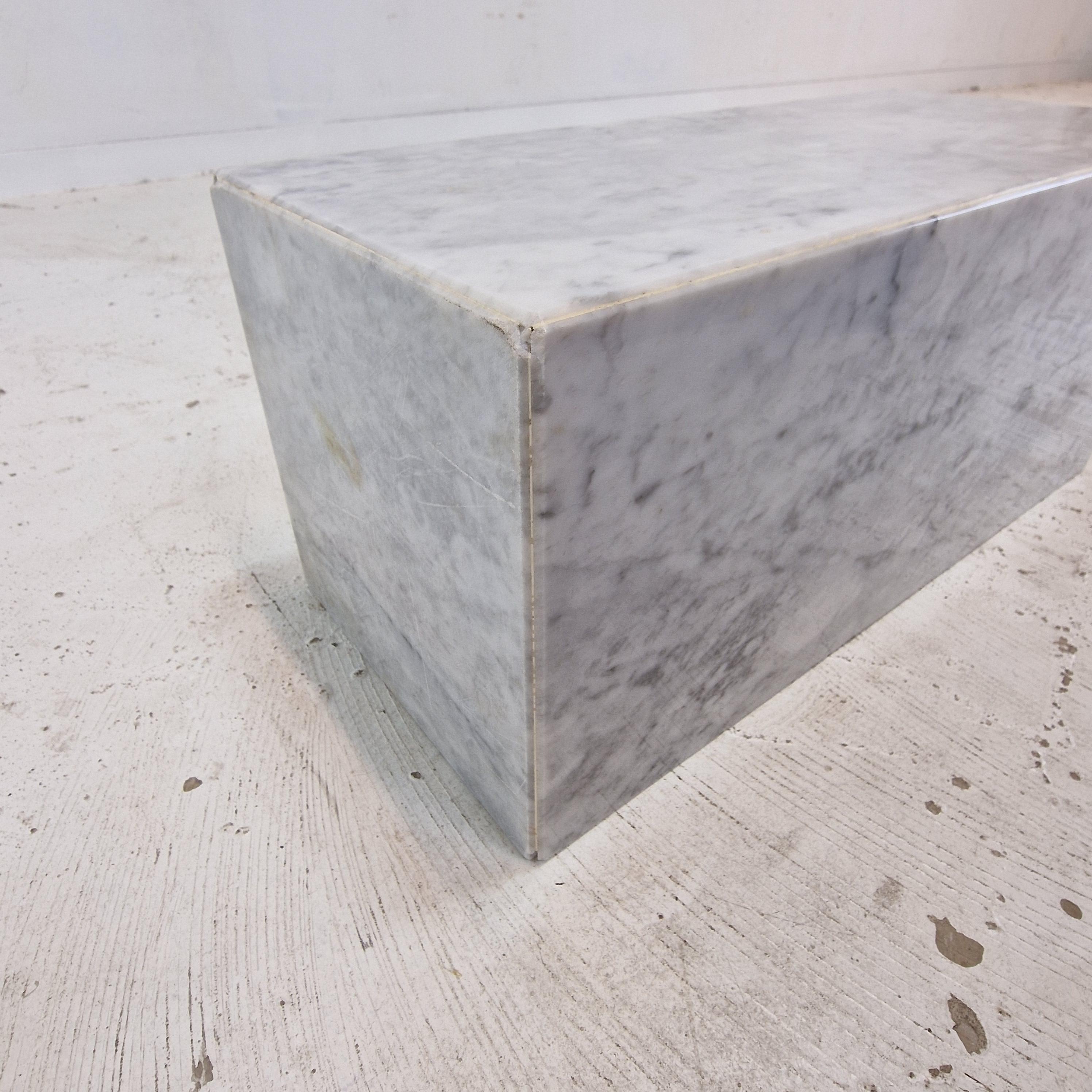 Italienischer Beistelltisch oder Pedestal aus Carrara-Marmor, 1980er Jahre im Angebot 6