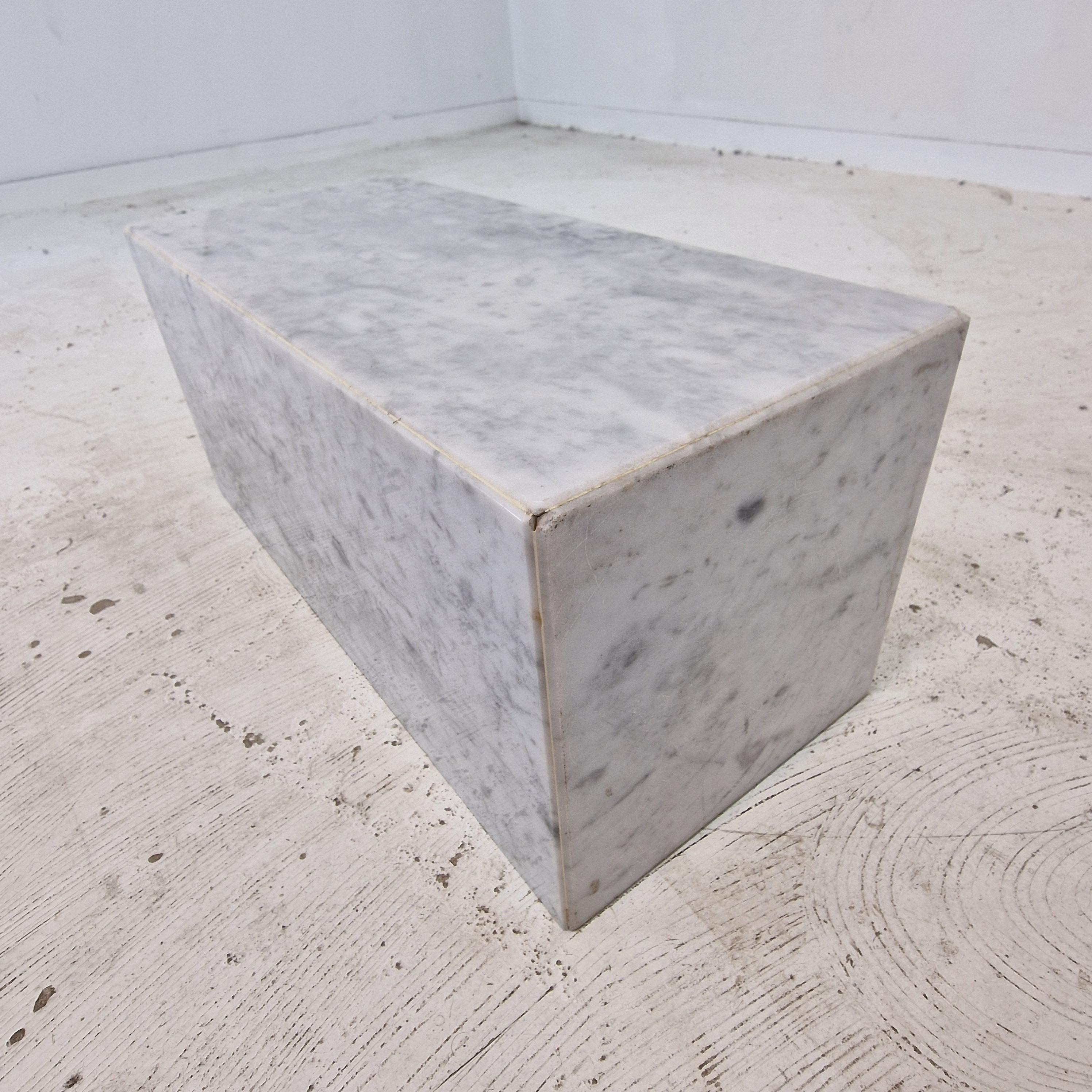 Italienischer Beistelltisch oder Pedestal aus Carrara-Marmor, 1980er Jahre im Angebot 7