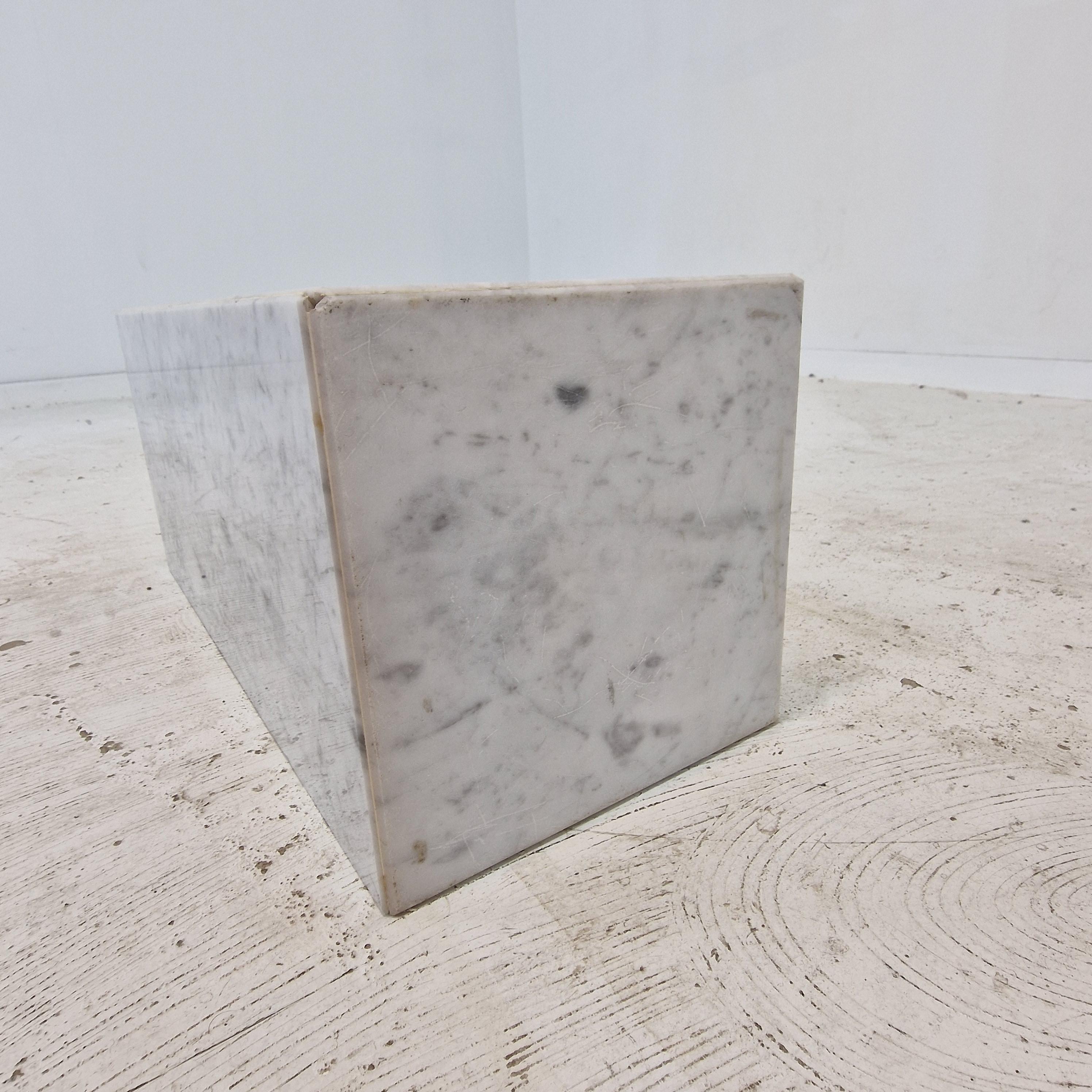 Italienischer Beistelltisch oder Pedestal aus Carrara-Marmor, 1980er Jahre im Angebot 3