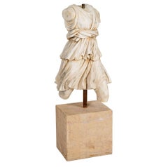 Torse de femme romaine en marbre de Carrare italien