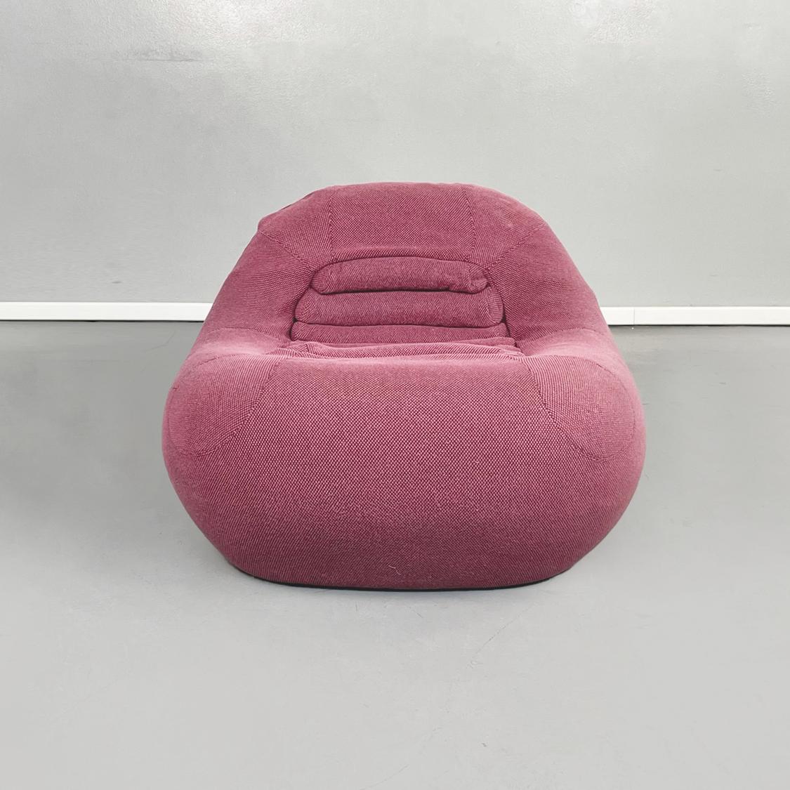 Italian Carrera armchair by the trio De Pas, D’urbino and Lomazzi for BBB Bonacina, 1970s
This is the Carrera armchair with polyurethane foam padding and a purple / burgundy coarse-weave cotton cover.
Produced by BBB Bonacina and designed by