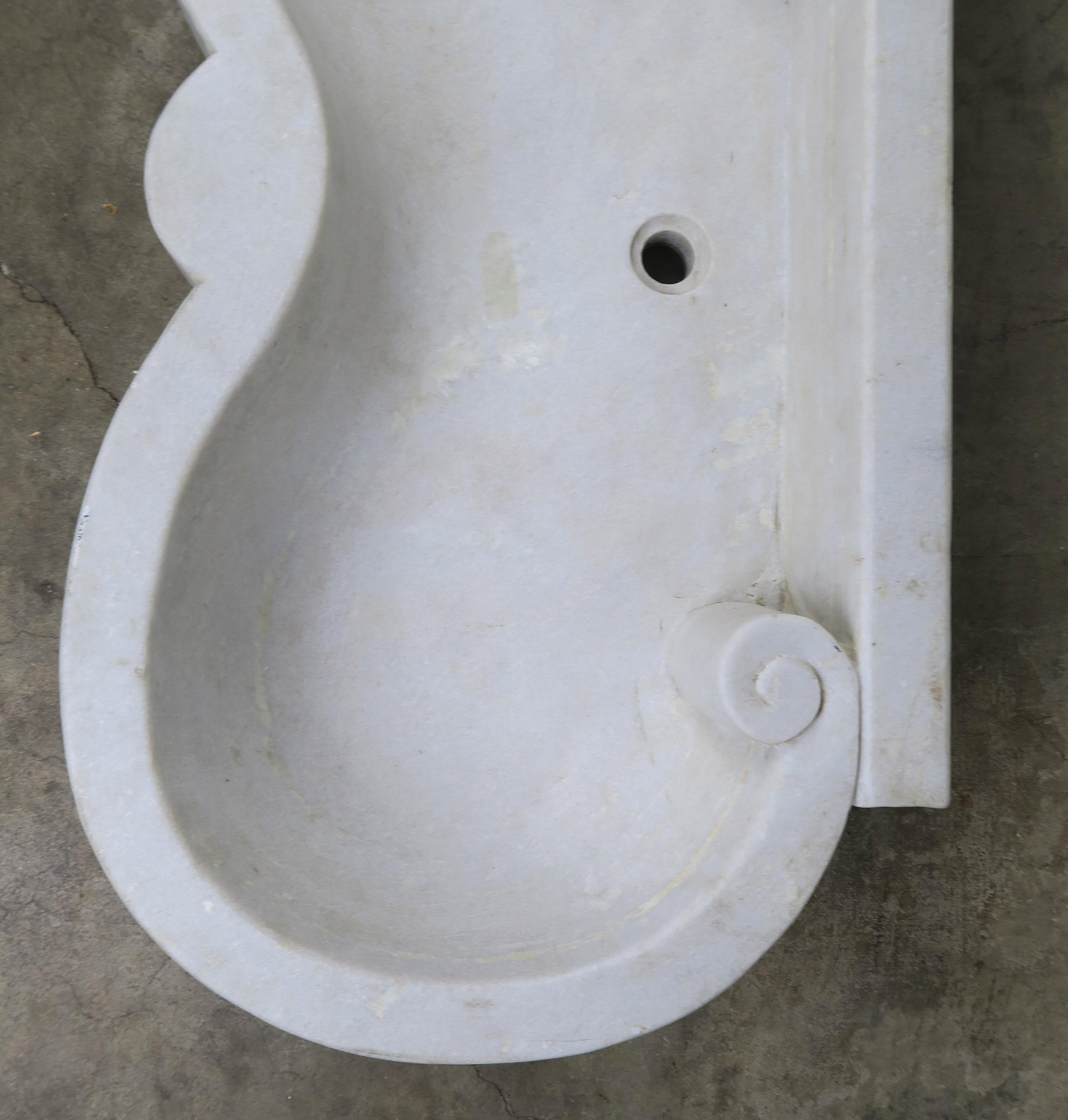 Italian Carrara Marble Scalloped Sink, circa 1900s 1