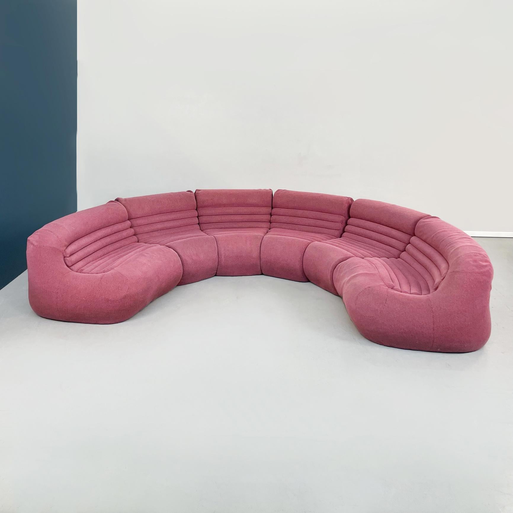 Italian Carrera modular sofa De Pas, D’urbino and Lomazzi for BBB Bonacina, 1970s
Carrera modular sofa in the shape of a semicircle, composed of 6 modules. The sofa features polyurethane foam padding and a purple / burgundy coarse-woven cotton