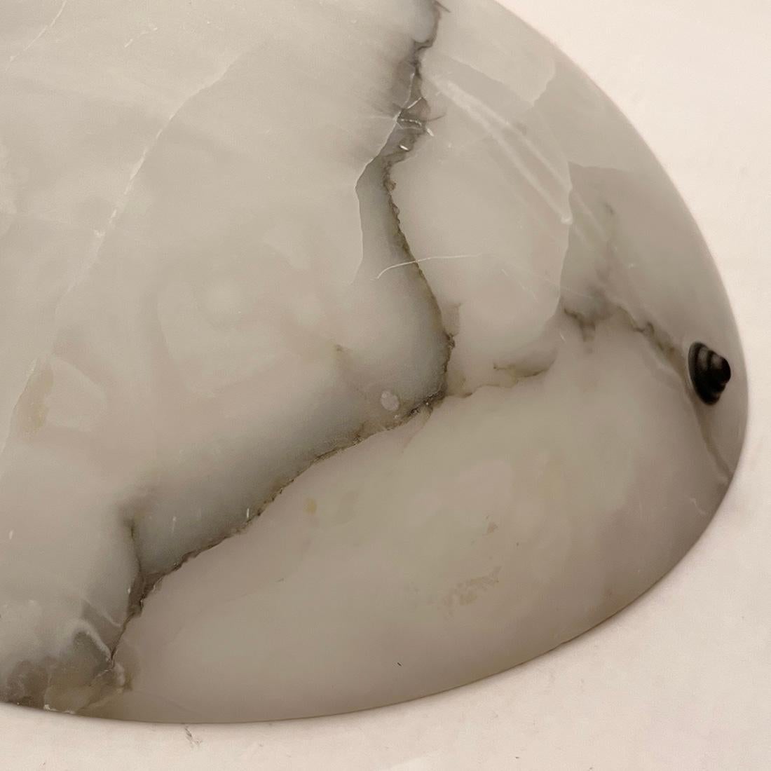 Italiano Apparecchio di illuminazione in alabastro intagliato italiano in vendita