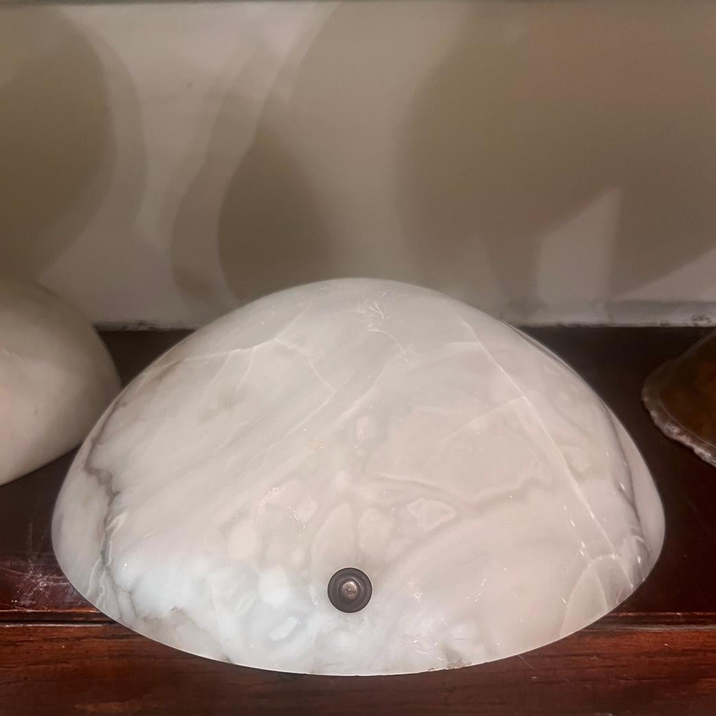 Intagliato Apparecchio di illuminazione in alabastro intagliato italiano in vendita