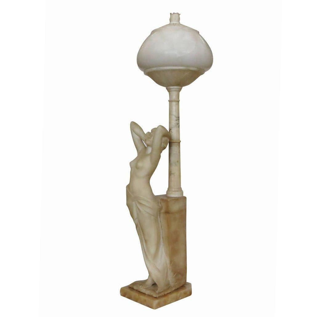 Italienische geschnitzte Alabaster Nackt Figurale Lampe (Neugriechisch) im Angebot