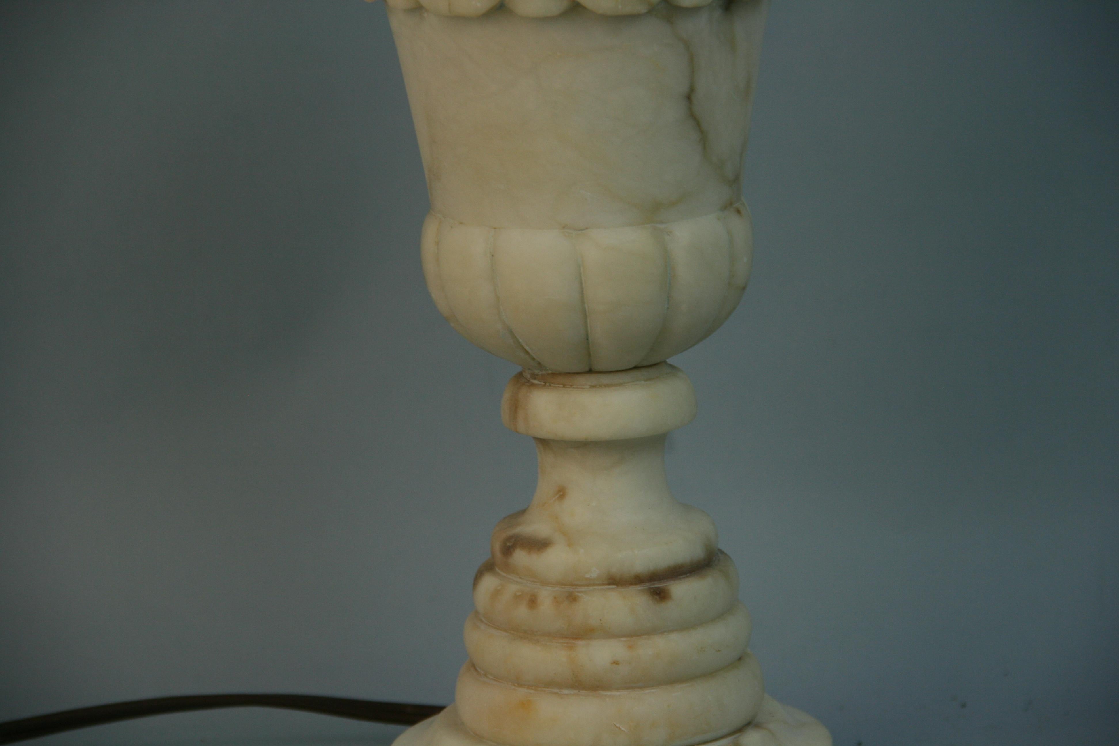 Italian Carved Alabaster Table Lamp In Good Condition In Douglas Manor, NY