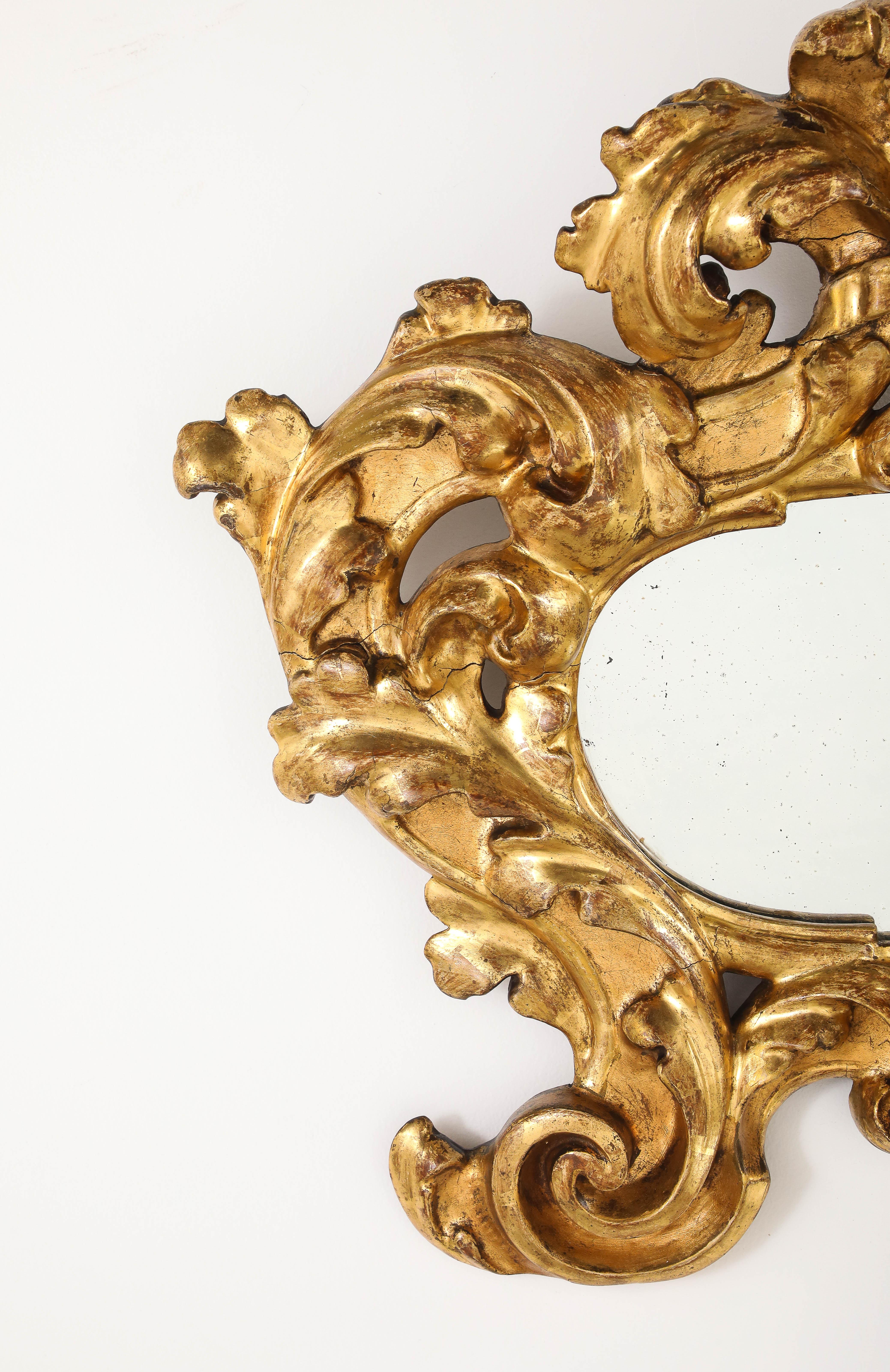 Baroque Miroir à cartouche baroque italien sculpté et doré, vers 1680 en vente