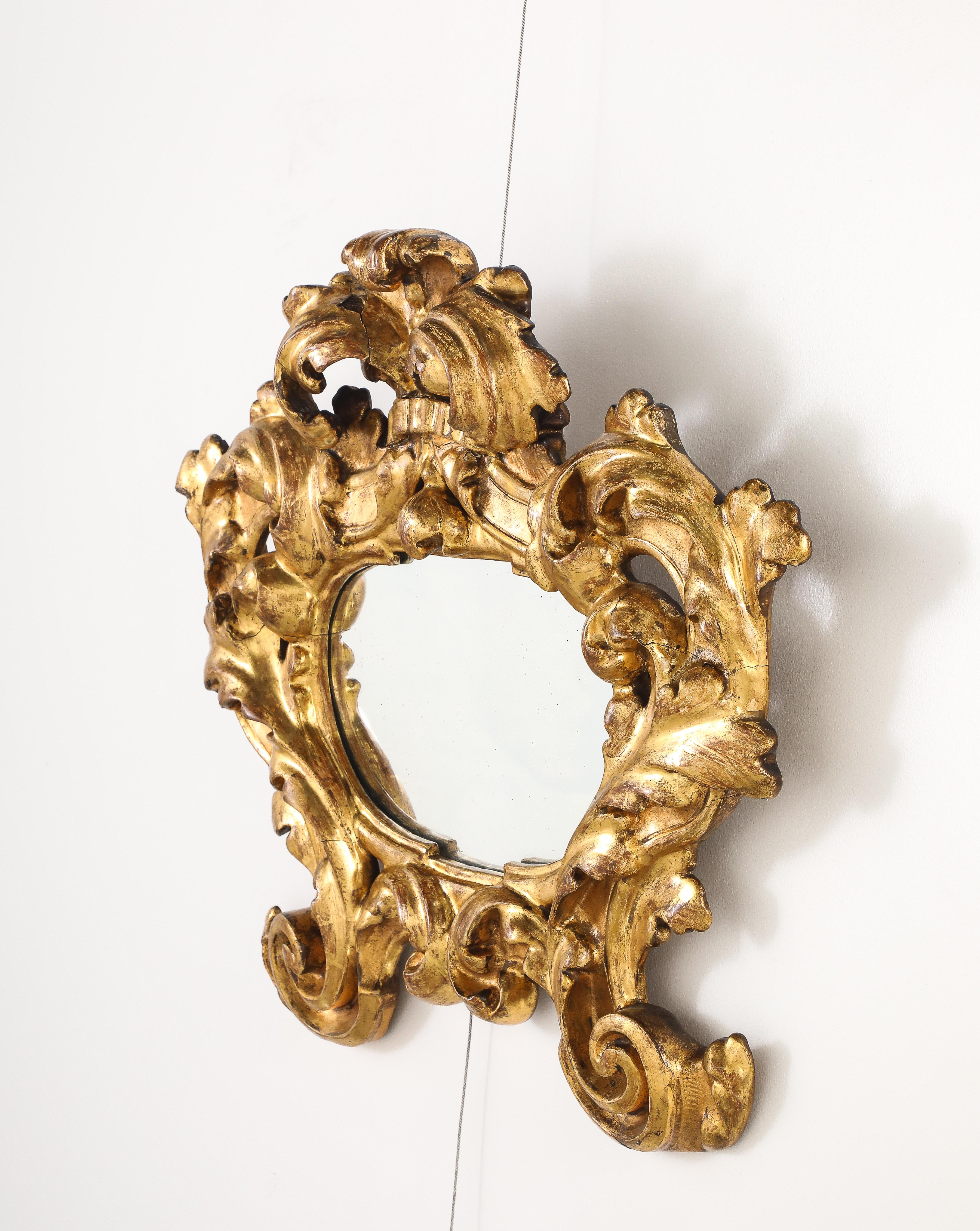 Miroir à cartouche baroque italien sculpté et doré, vers 1680 en vente 1