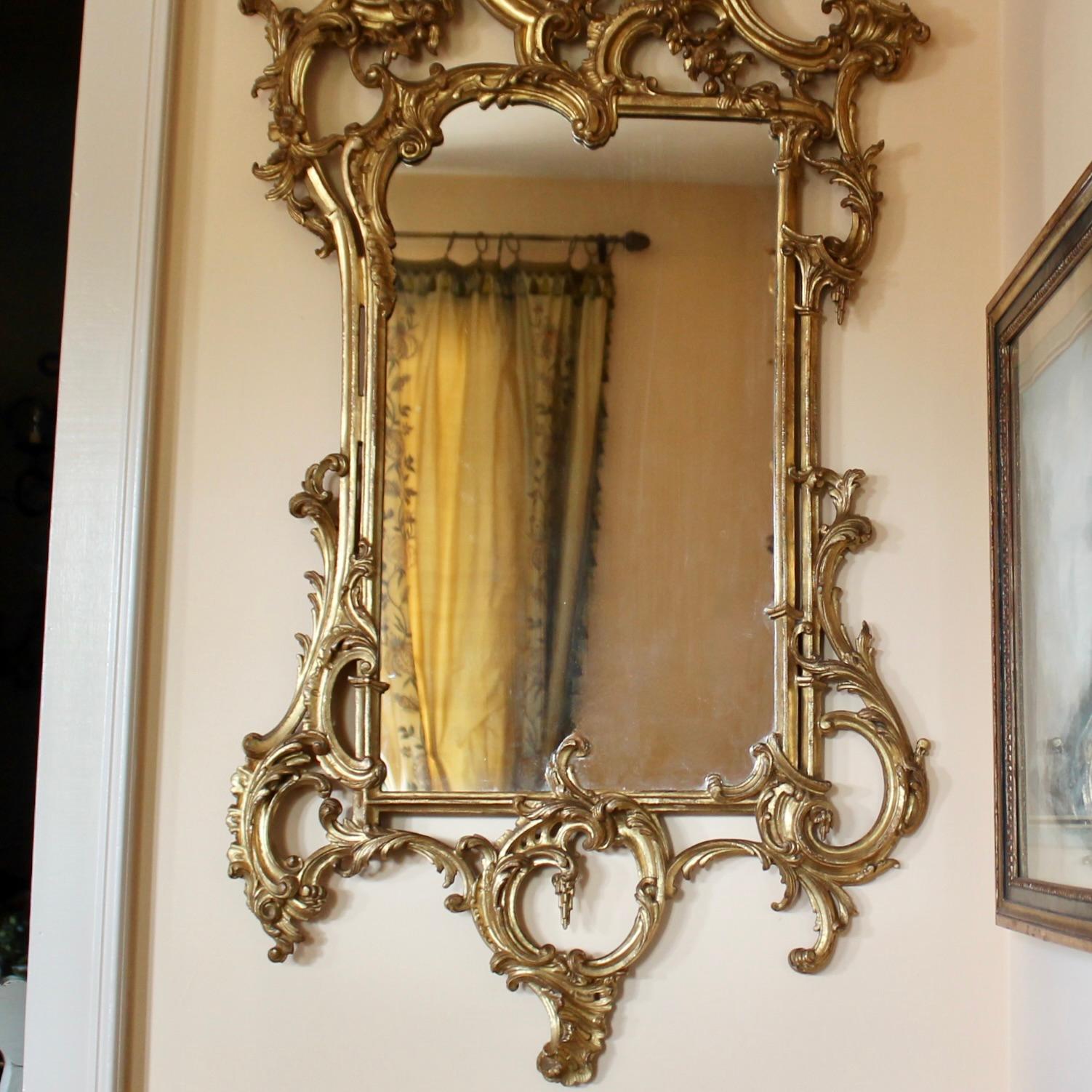 Italienischer geschnitzter und vergoldeter Chippendale-Spiegel im Rokoko-Stil im Angebot 3