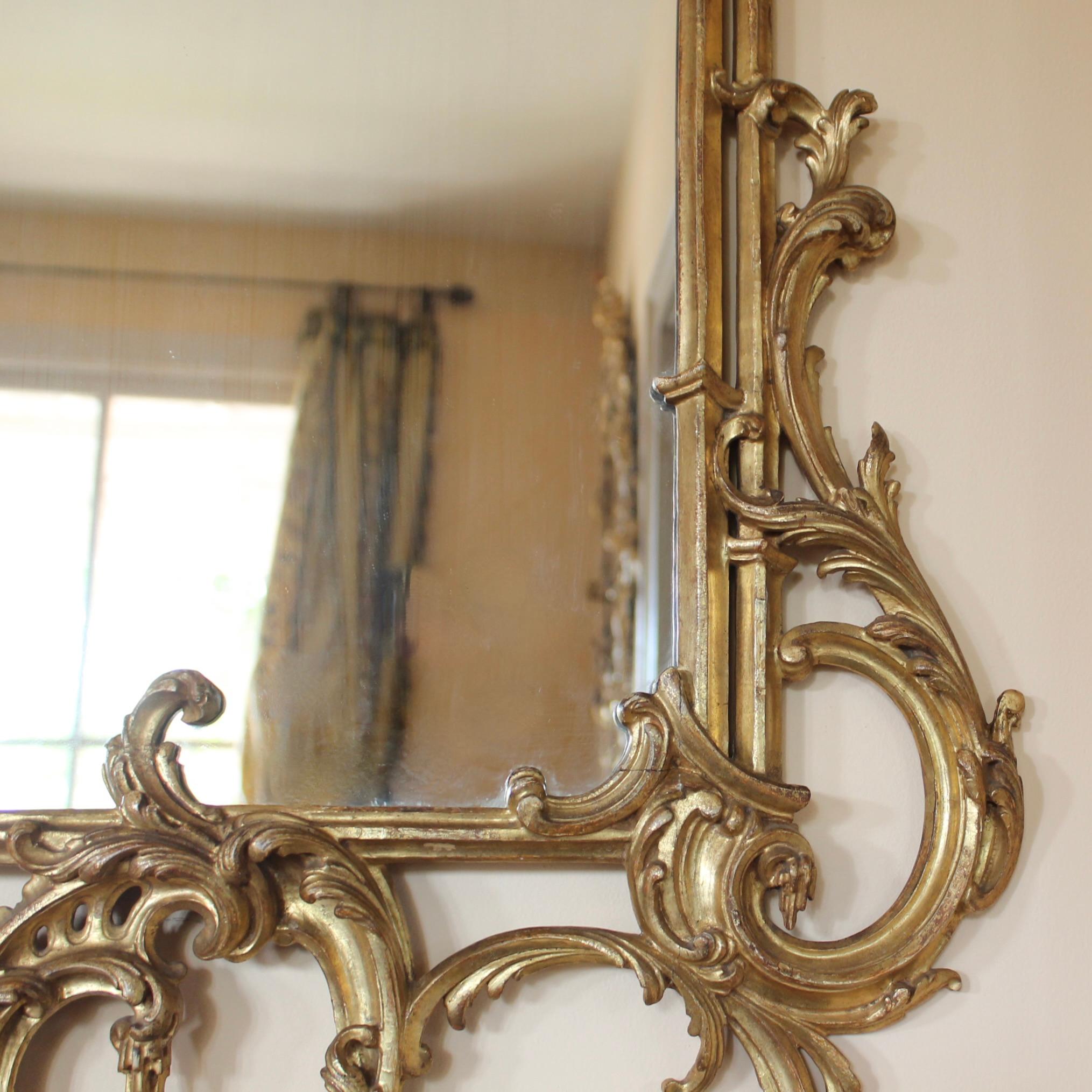 Italienischer geschnitzter und vergoldeter Chippendale-Spiegel im Rokoko-Stil im Angebot 4