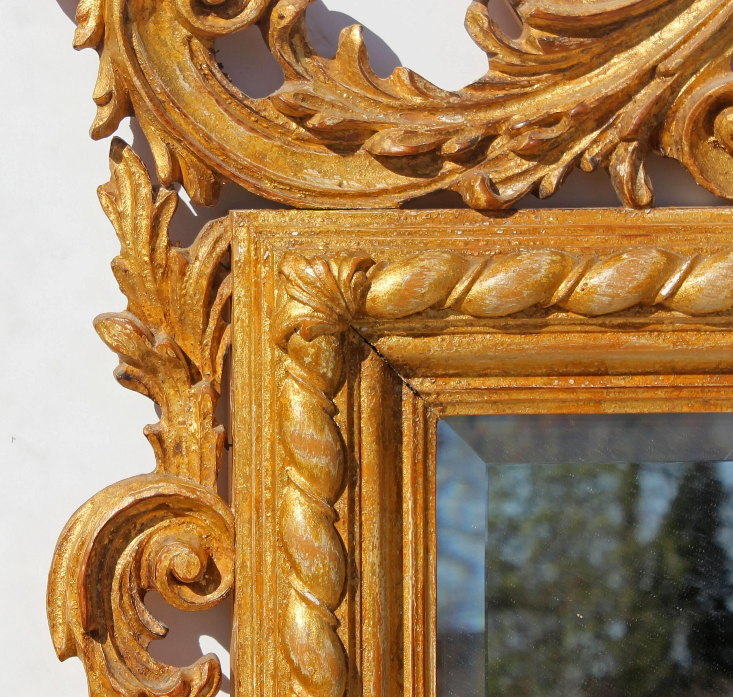 Biseauté Miroir italien sculpté et doré en vente