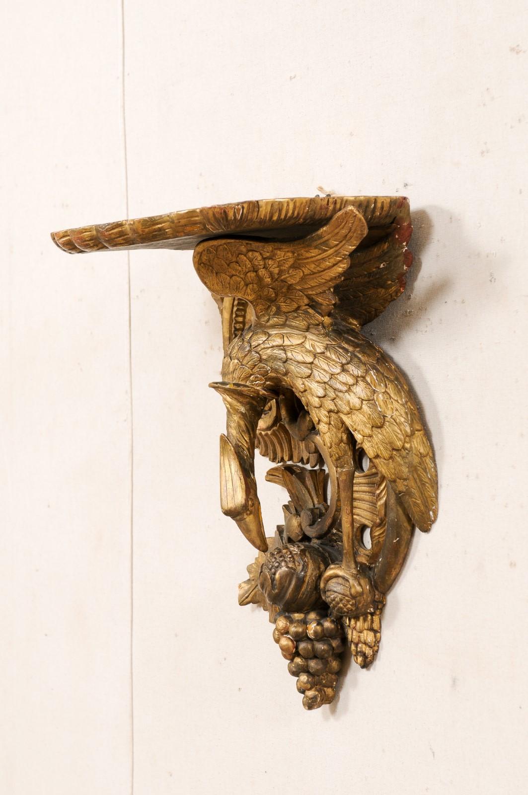 Italienisches geschnitztes und vergoldetes Wandregal/Armband mit Adler und Trauben, 19. Jahrhundert im Zustand „Gut“ im Angebot in Atlanta, GA
