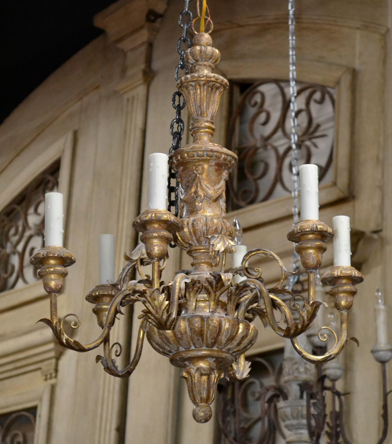 Italian Carved and Giltwood Chandelier In Good Condition In Dallas, TX
