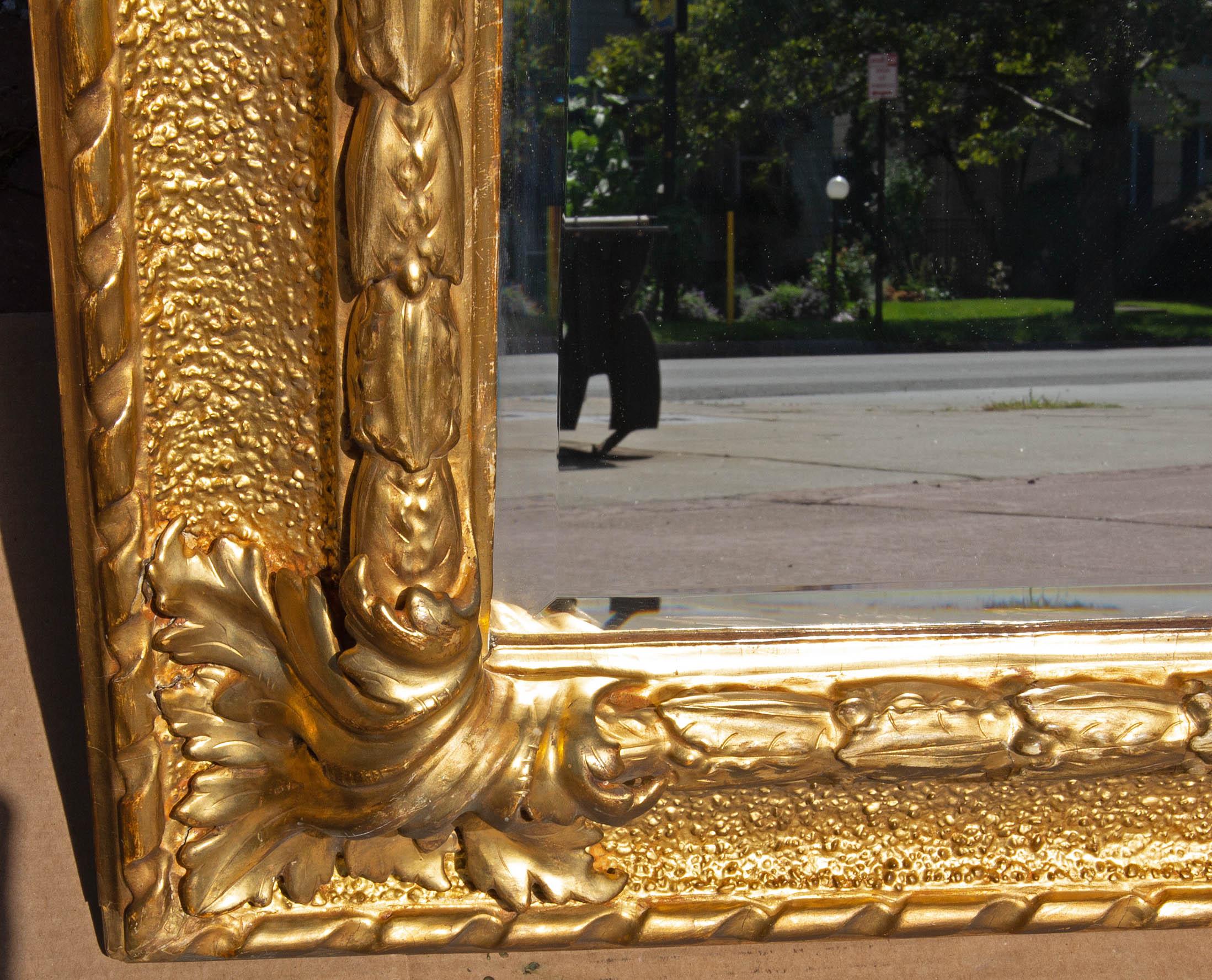 Italian Carved and Gold Gilt Baroque Mirror In Good Condition In Rochester, NY