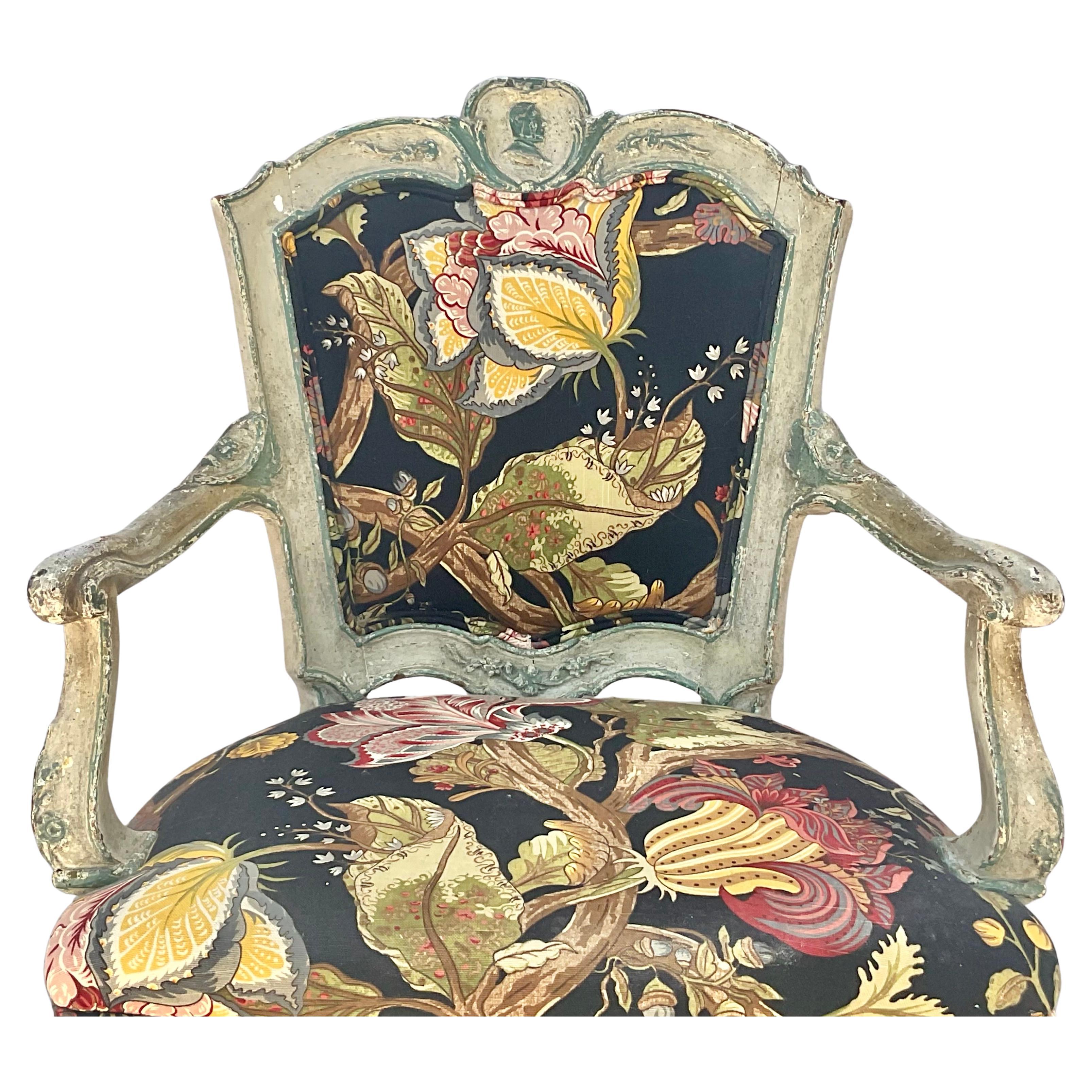 Fauteuil italien sculpté et peint Bon état - En vente à Bradenton, FL