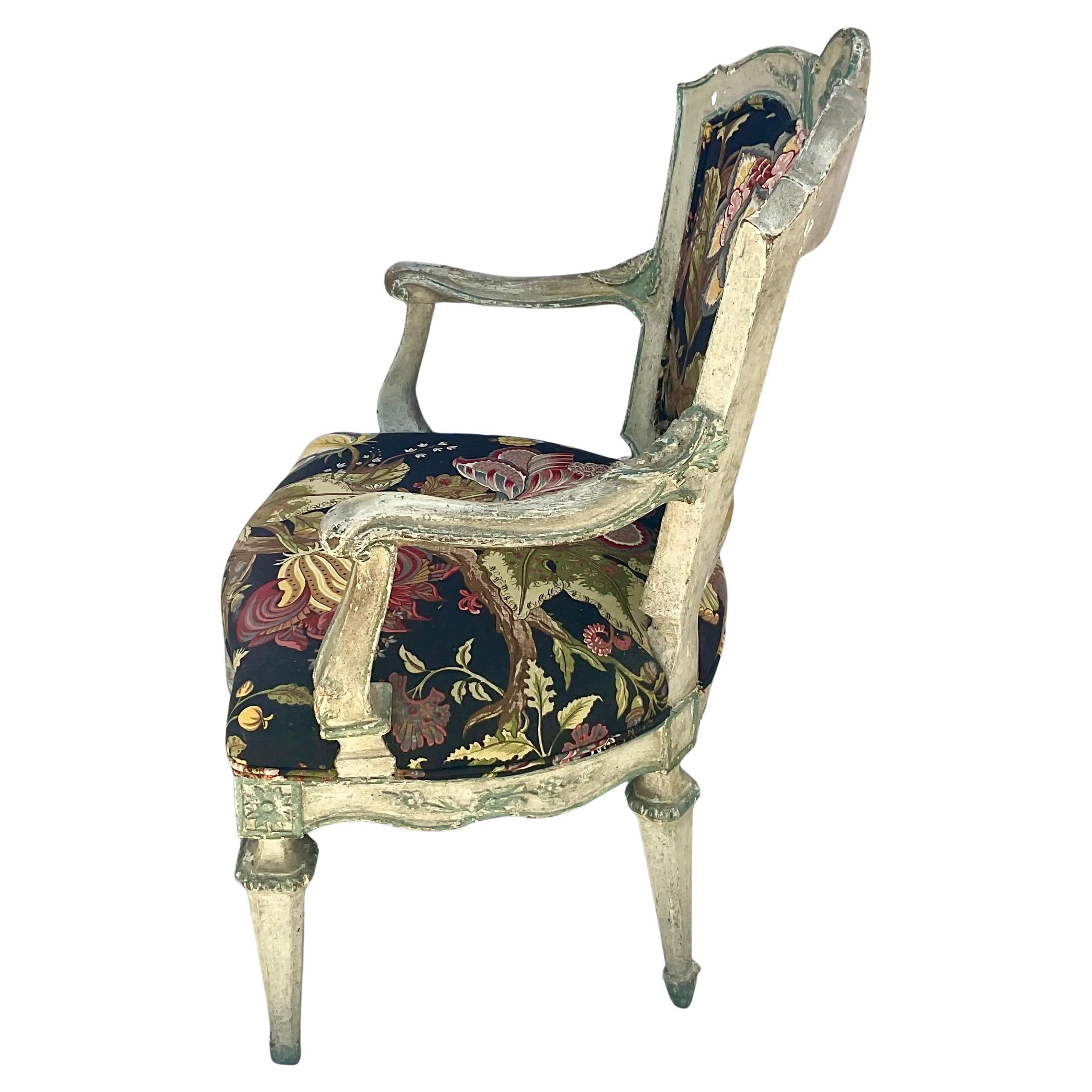Fauteuil italien sculpté et peint en vente 2