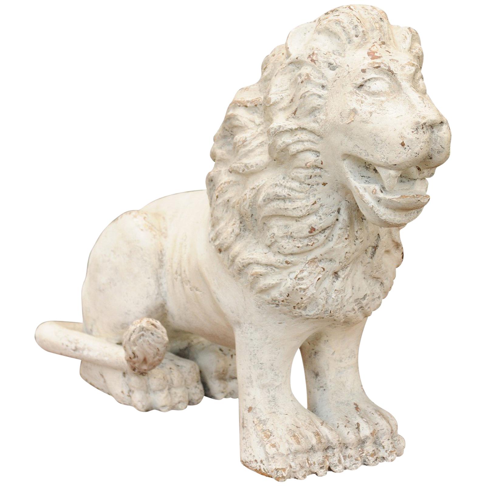 Sculpture italienne en bois sculpté et peint d'un lion du début des années 1800