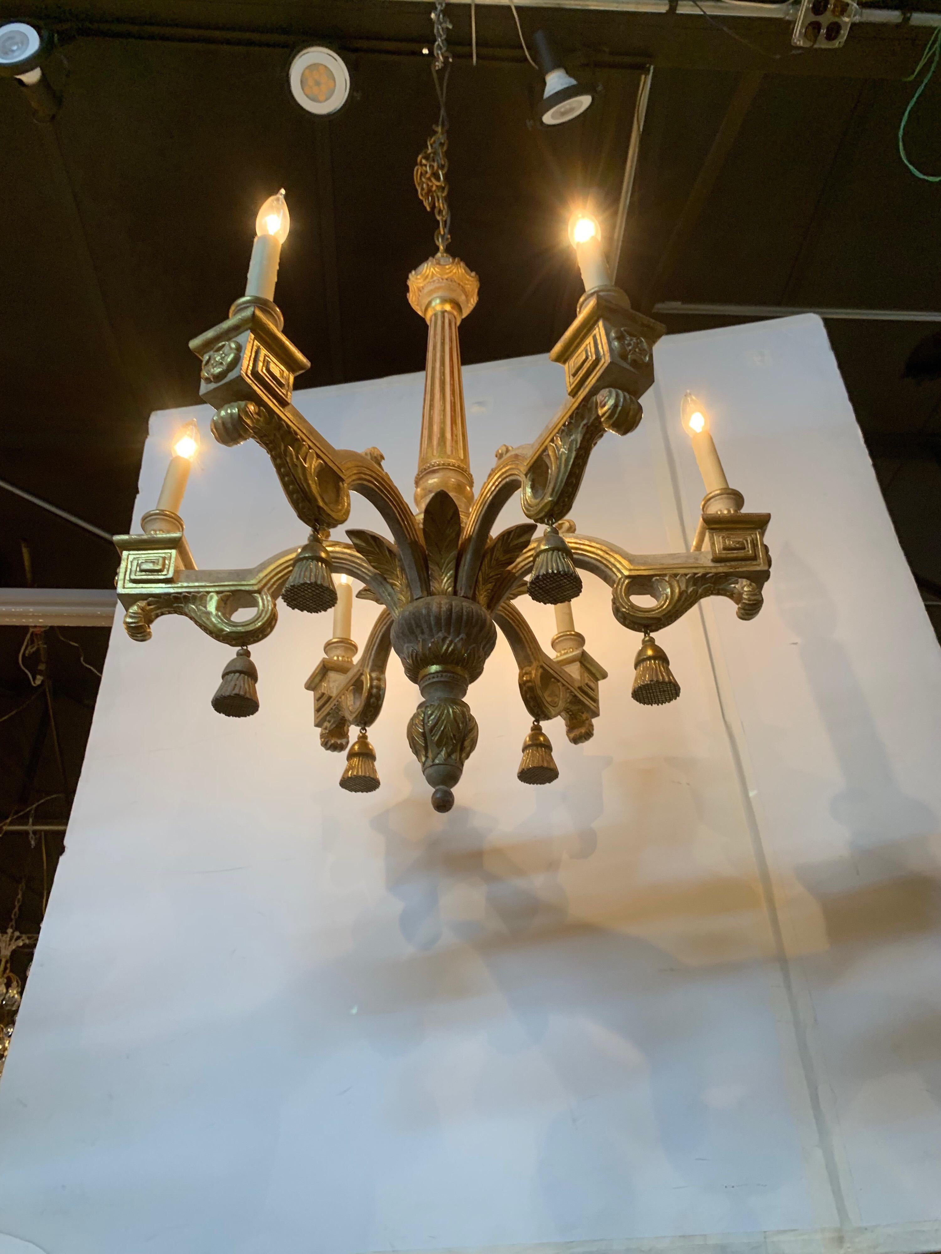 Italian Carved and Parcel Gilt Chandelier 1