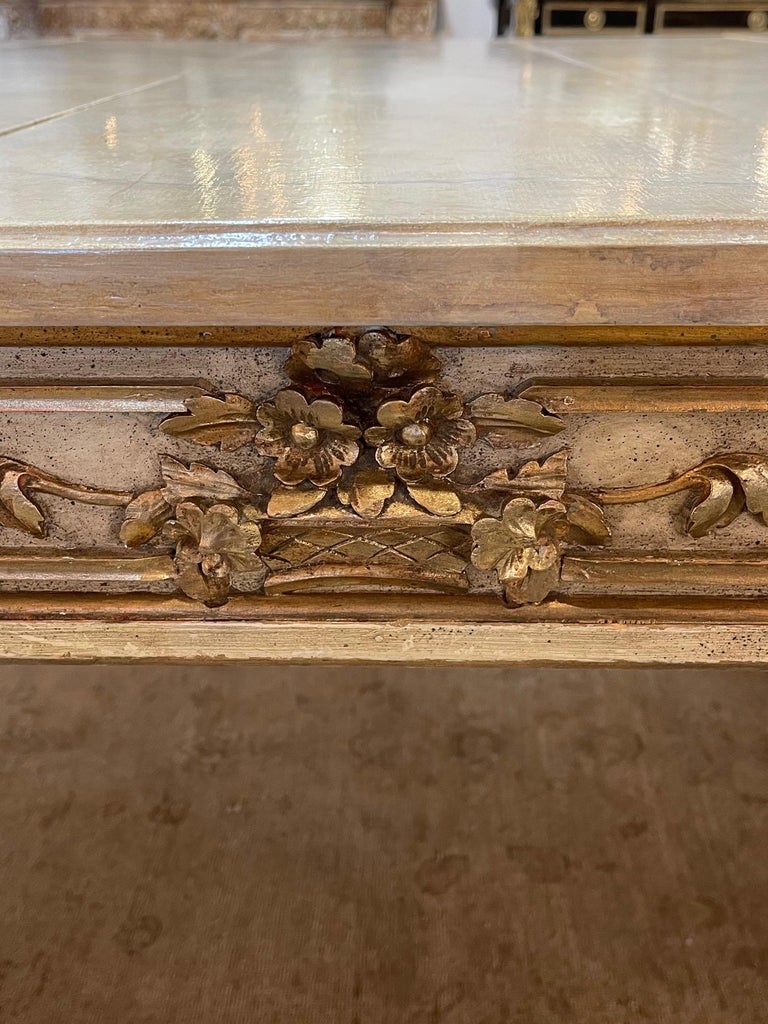 Italian Carved and Parcel Gilt Neoclassical Dining Table In Good Condition For Sale In Dallas, TX