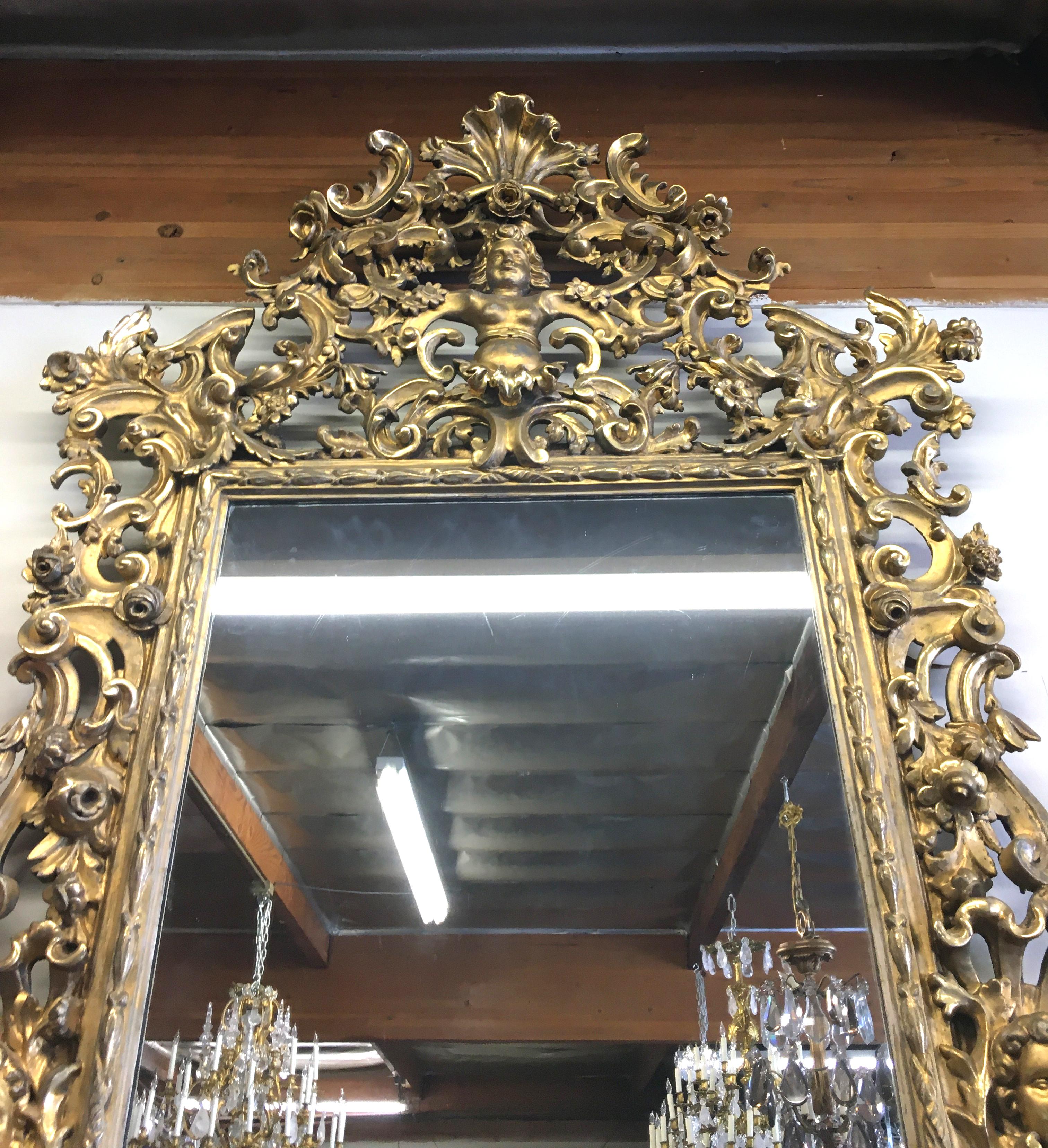 Italian Carved and Water Gilt Mirror of Grand Proportion, circa 1820-1840 In Excellent Condition For Sale In West Hollywood, CA