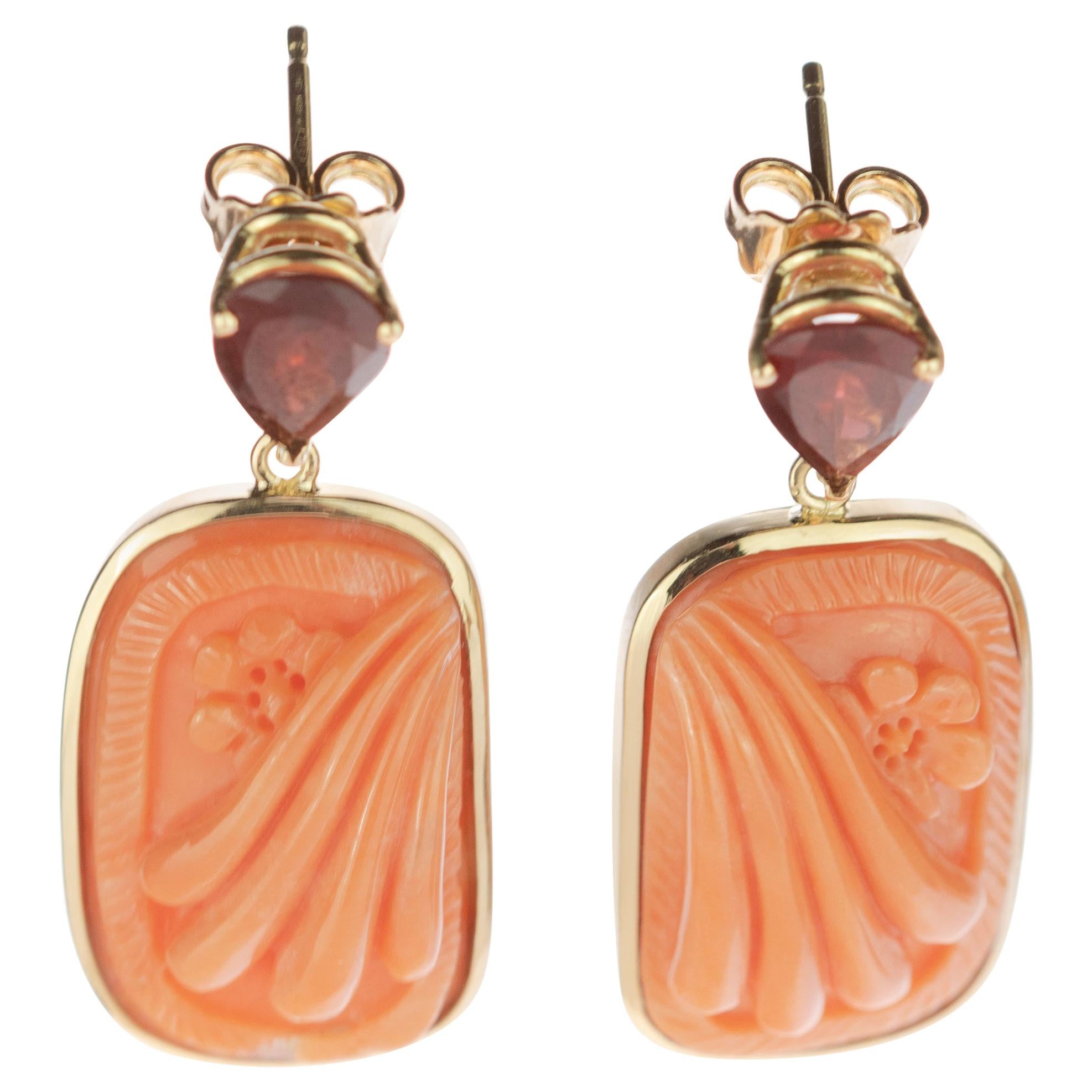 Pendientes de Gota de Oro de 18 Kilates Tallados en Italiano Cammeo Rosa Coral Japonés Turmalina