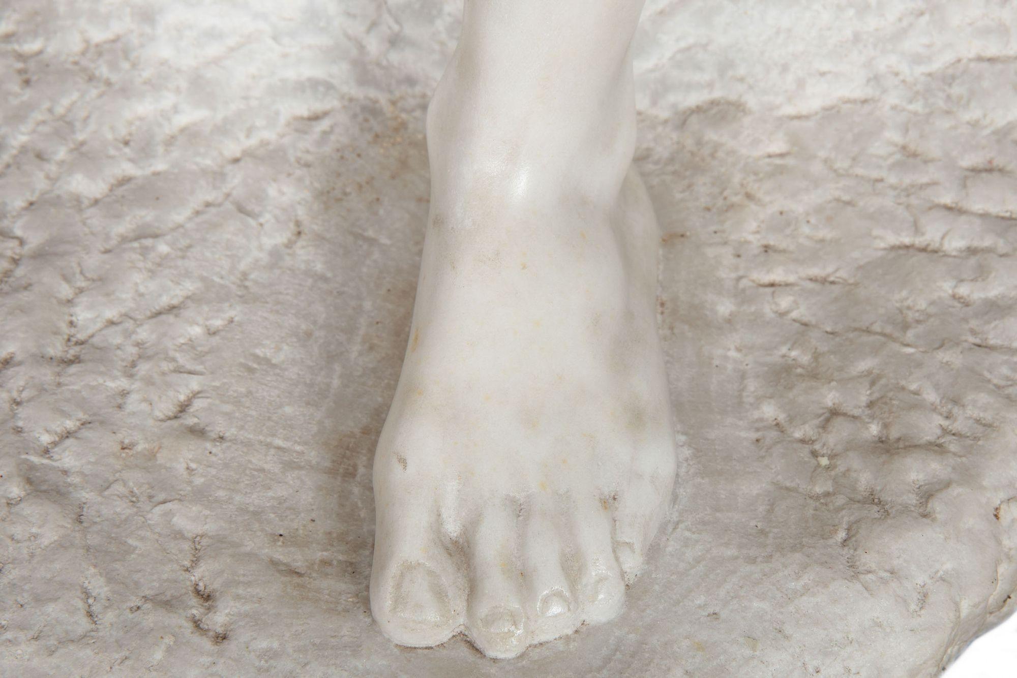 Sculpture Art Déco italienne en marbre de Carrare sculpté représentant un sculpteur de pierre par Barsanti en vente 5
