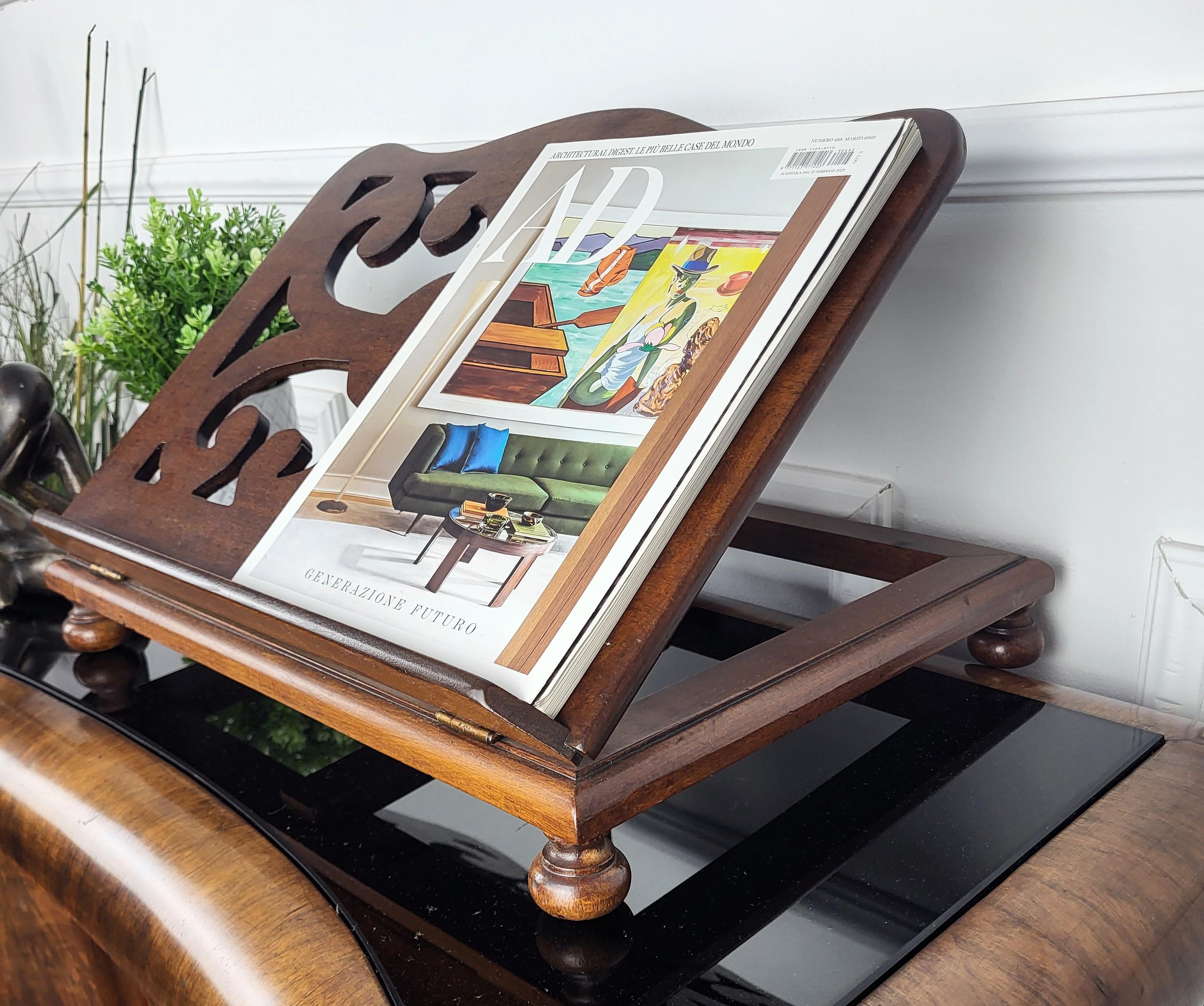 If you are looking for the perfect way to display a book or photo or otherwise then this unique and decorative bookstand could be ideal, beautifully crafted and detailed in the frames, bun feet and with its warm patina. It can look great on a large