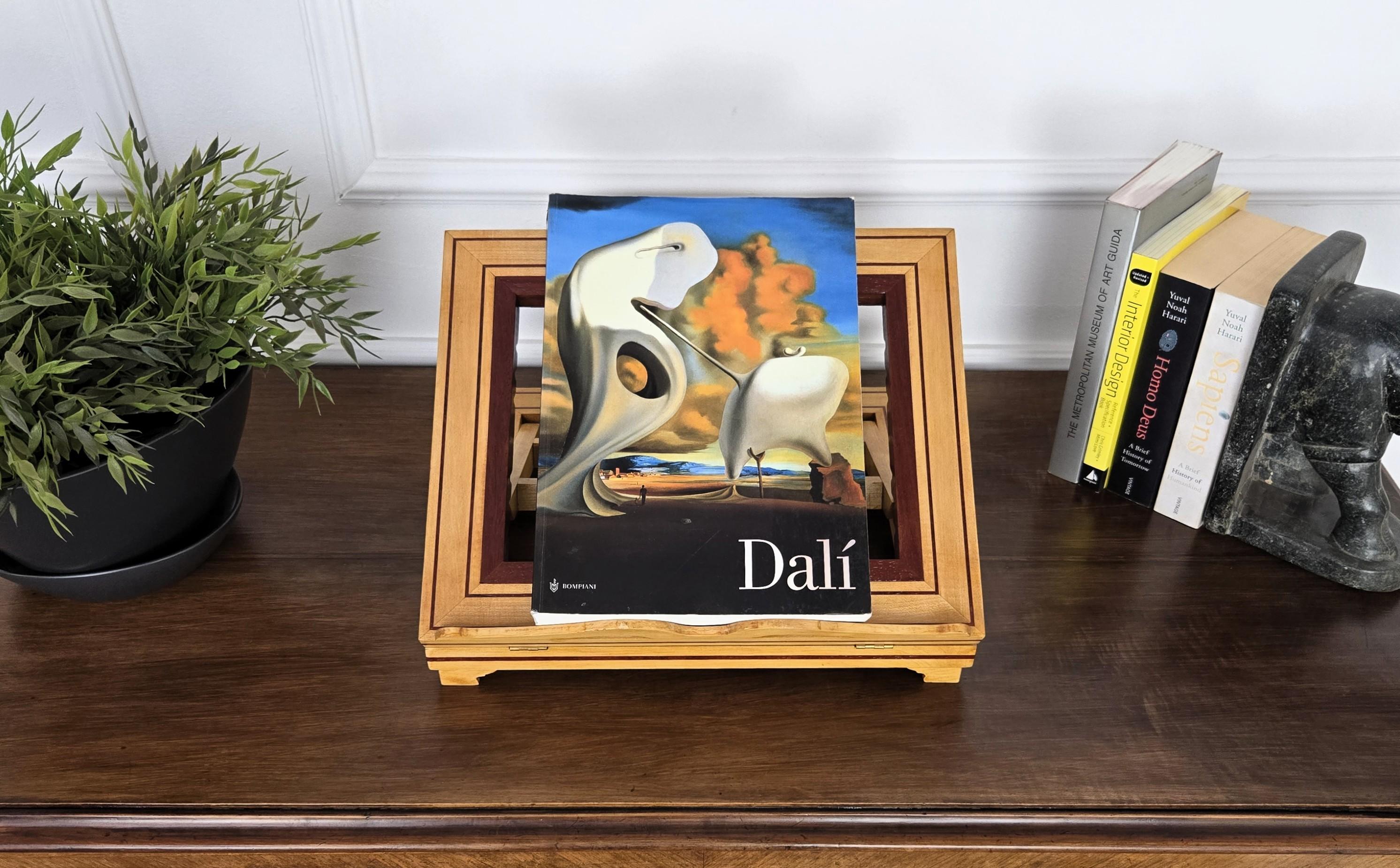 Italian Carved Decorated Adjustable Book Stand Rest (Moderne der Mitte des Jahrhunderts) im Angebot