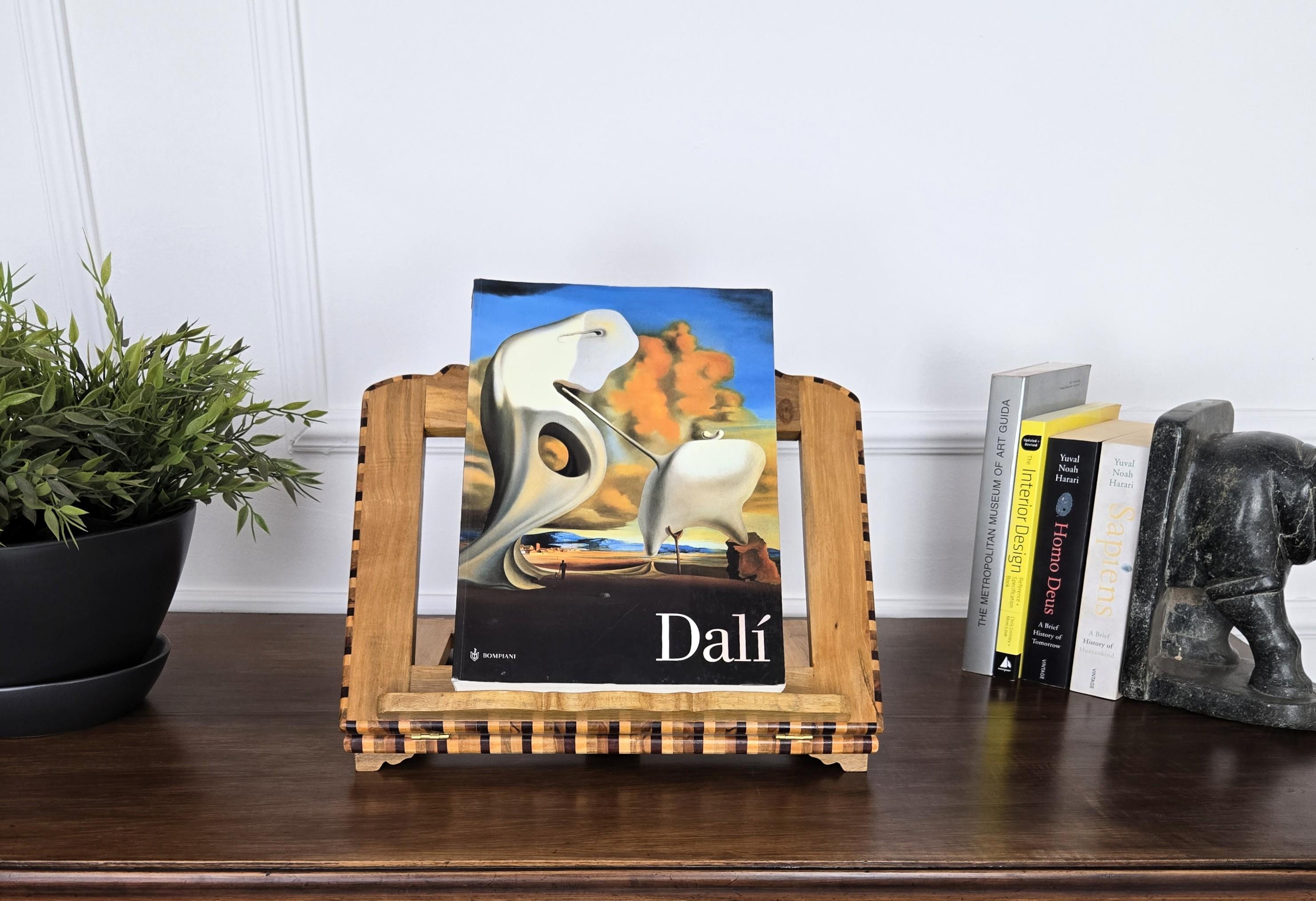 Italian Carved Decorated Adjustable Book Stand Rest im Zustand „Gut“ im Angebot in Carimate, Como