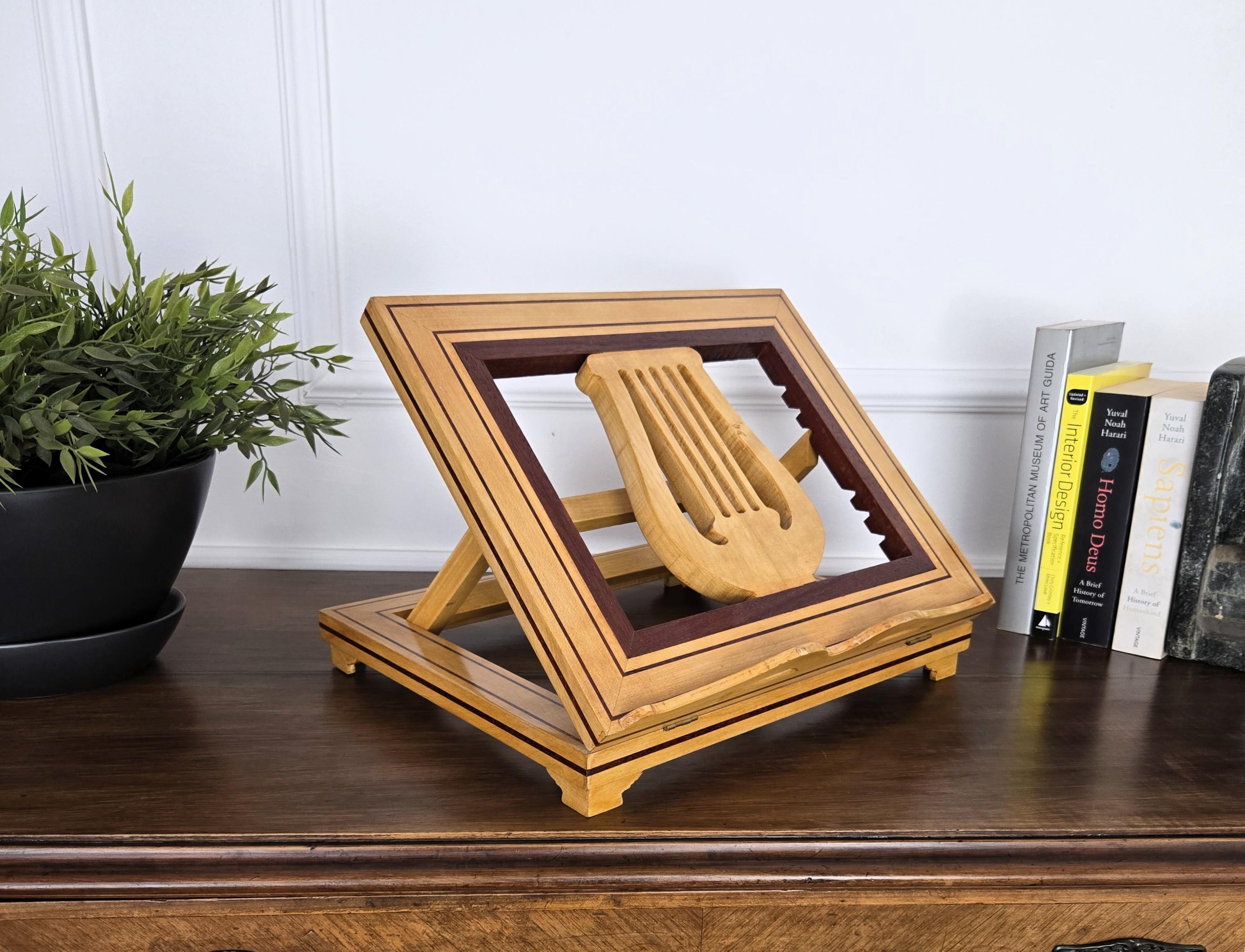 Italian Carved Decorated Adjustable Book Stand Rest im Zustand „Gut“ im Angebot in Carimate, Como