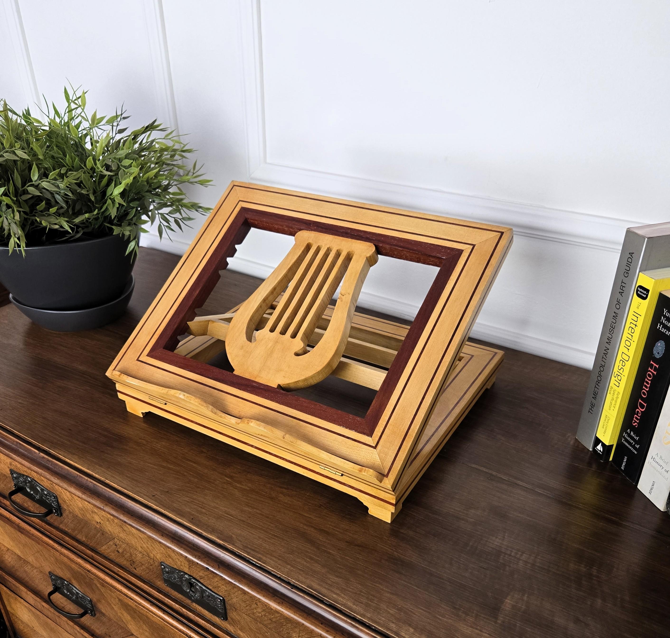 Italian Carved Decorated Adjustable Book Stand Rest (Holz) im Angebot