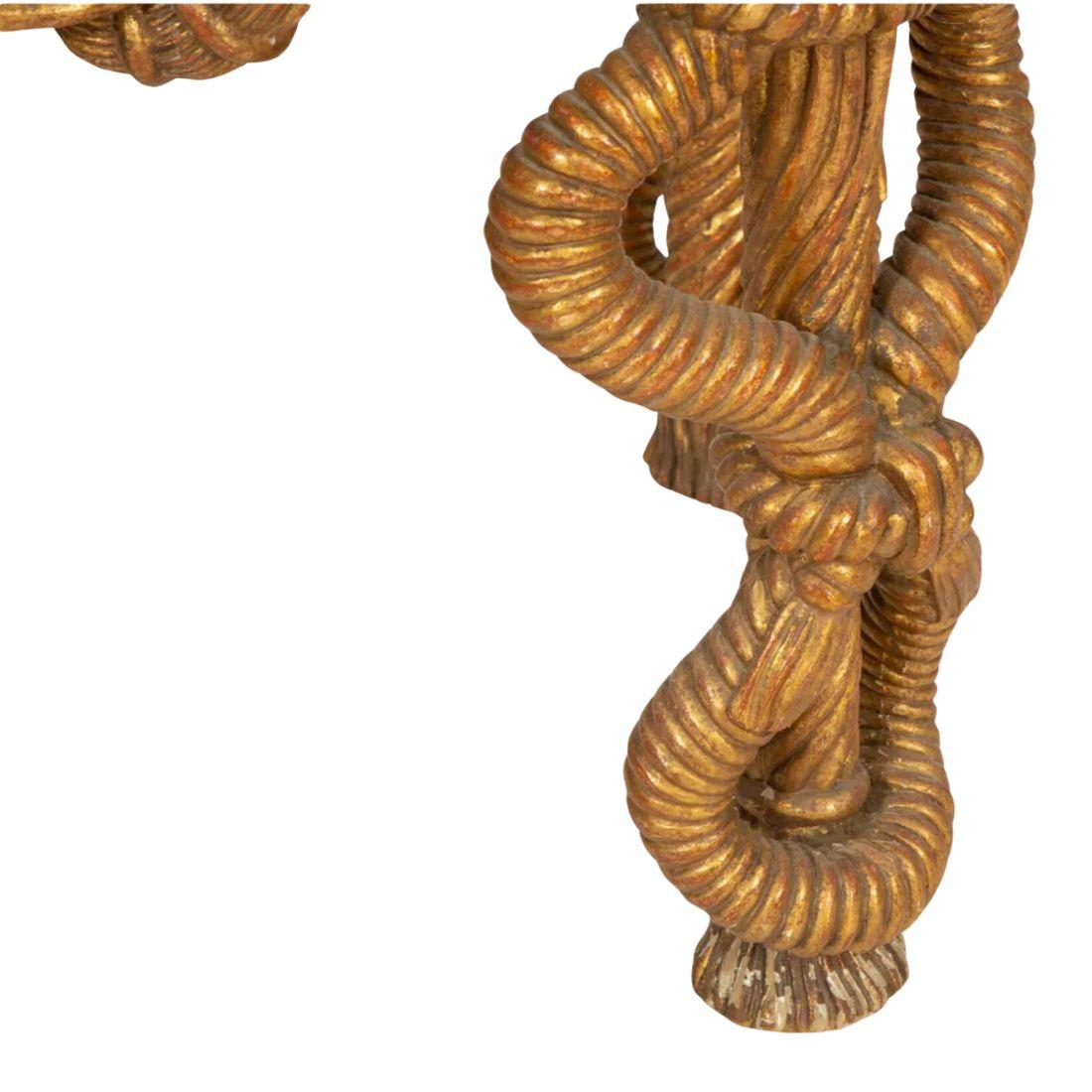 Italienischer geschnitzter Beistelltisch aus Gold und Porphyr (Barock) im Angebot