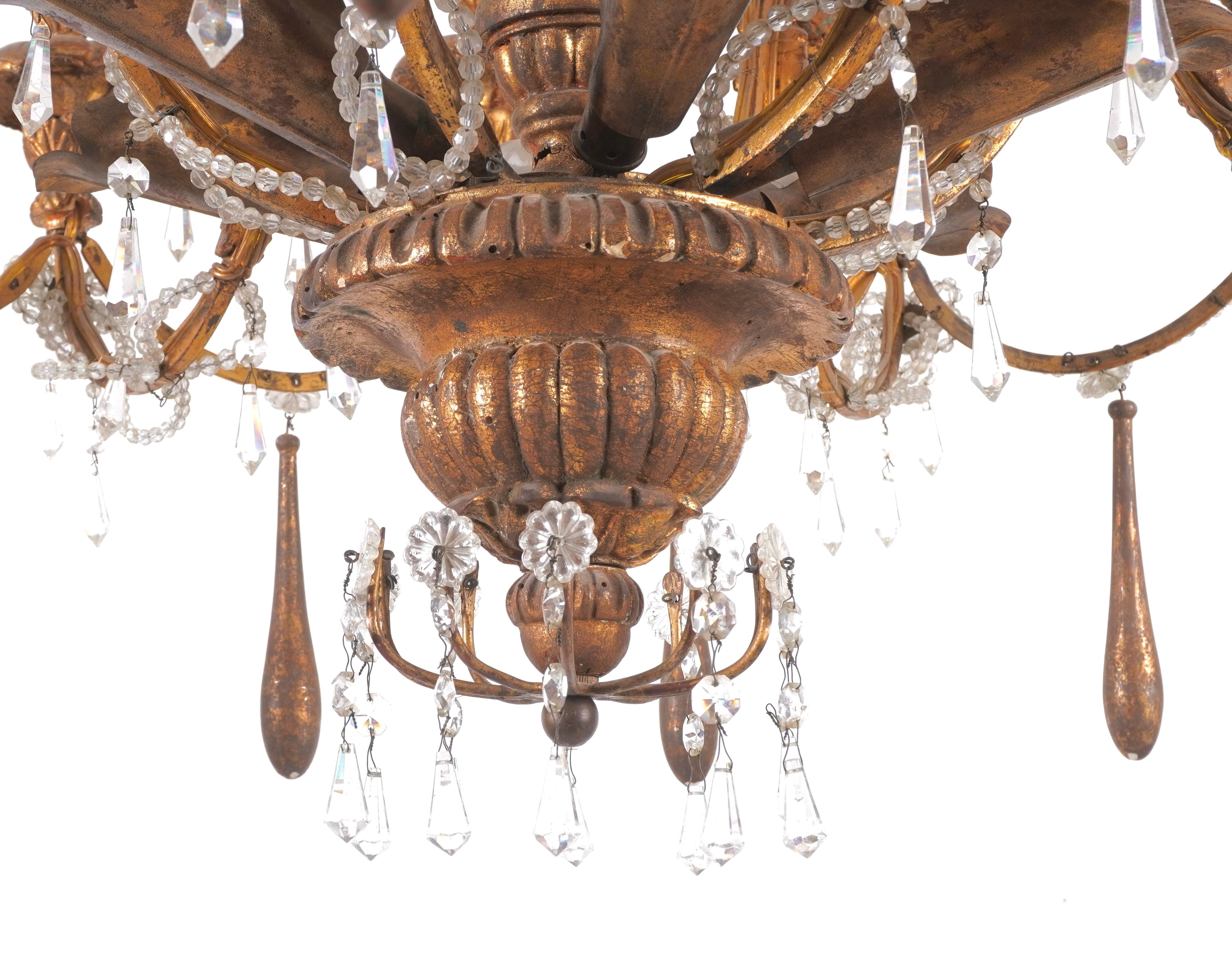 XIXe siècle Lustre italien en bois doré et perles de cristal en fer en vente